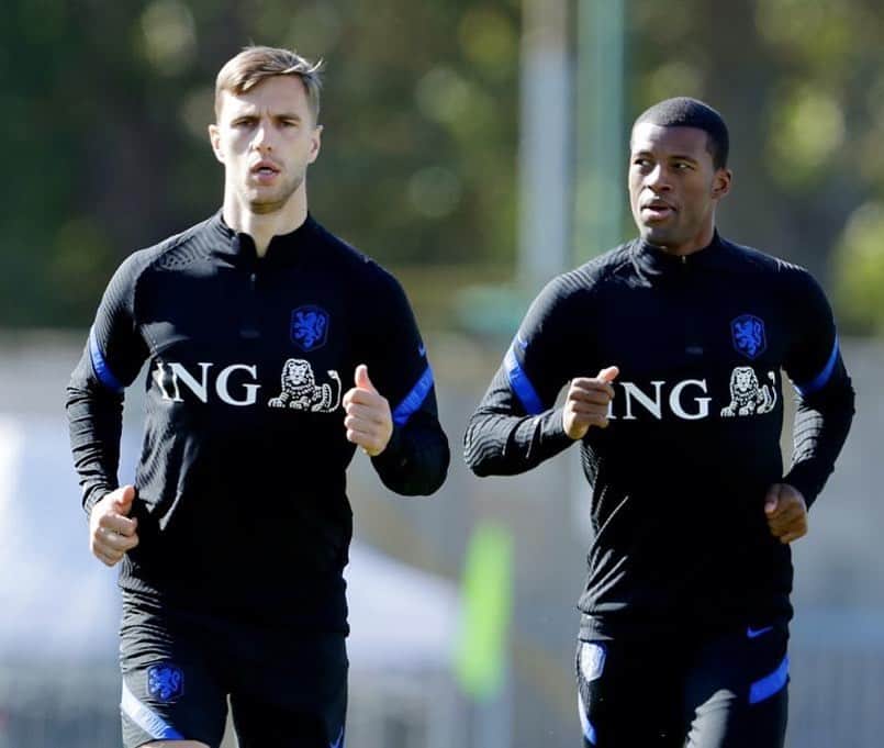 ジョエル・フェルトマンのインスタグラム：「I could feel eyes boring into my back during our last training session yesterday, am I right @gwijnaldum?! 😁👀 #onsoranje」