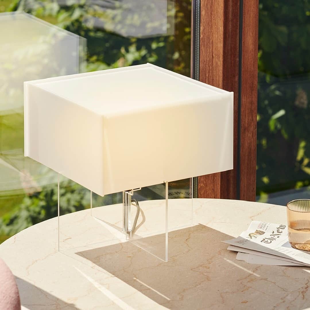 フリッツハンセンさんのインスタグラム写真 - (フリッツハンセンInstagram)「A simple yet refined table lamp with a touch of glamour, designed by Bodil Kjaer in 1961  Cross-Plex™  Explore more via link in bio  #fritzhansen #crossplex #bodilkjaer #lightingdecor #lightings #lightingdesign #danishdesigner #danishdesign #Interiordesign #tabledecor  #프리츠한센  #フリッツハンセン」10月14日 16時00分 - fritzhansen