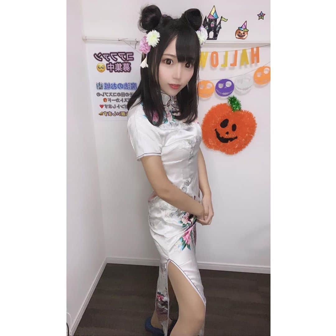 なつみさんのインスタグラム写真 - (なつみInstagram)「ハロウィン🎃コスプレ祭りVol.7💗 10月13日はチャイナドレス🇨🇳でした💫  リスナーさんから頂いた衣装です☺️💕 めちゃくちゃ好評でした❤️ 谢谢你来看我💞  #ライブ配信#Pococha#Pocochaライバー#ポコチャ#ライバー#バセドウ病#吃音症#八重歯#宅建士#宅建#宅地建物取引士#不動産営業#イギリス留学#洋楽#歴史韓ドラ#🧢なつみ👻🍊Natsumi#コスプレ#チャイナドレス#チャイナ服#チャイナコス#チャイナコスプレ#コスプレ配信#配信」10月14日 16時28分 - natsumipeanuts