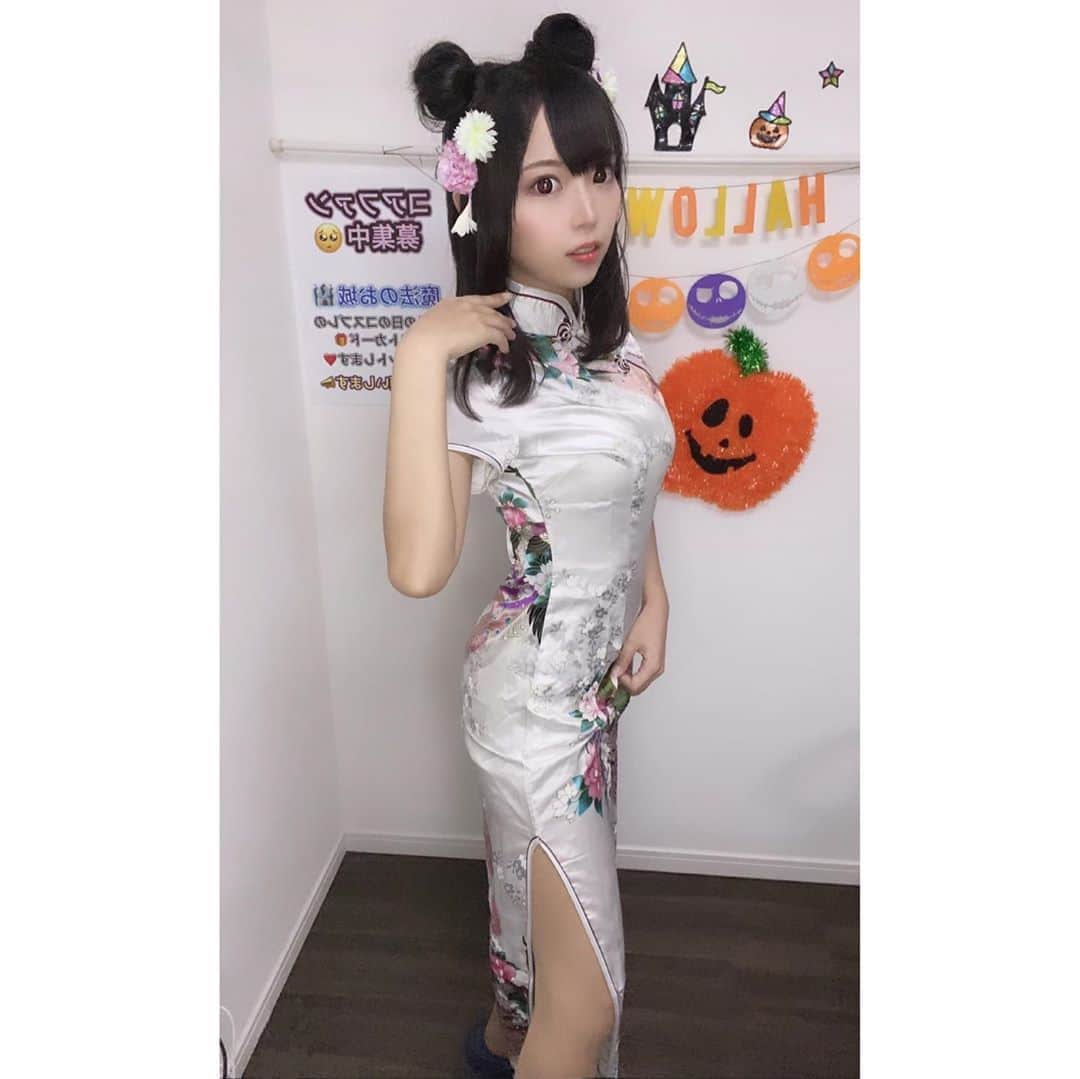 なつみさんのインスタグラム写真 - (なつみInstagram)「ハロウィン🎃コスプレ祭りVol.7💗 10月13日はチャイナドレス🇨🇳でした💫  リスナーさんから頂いた衣装です☺️💕 めちゃくちゃ好評でした❤️ 谢谢你来看我💞  #ライブ配信#Pococha#Pocochaライバー#ポコチャ#ライバー#バセドウ病#吃音症#八重歯#宅建士#宅建#宅地建物取引士#不動産営業#イギリス留学#洋楽#歴史韓ドラ#🧢なつみ👻🍊Natsumi#コスプレ#チャイナドレス#チャイナ服#チャイナコス#チャイナコスプレ#コスプレ配信#配信」10月14日 16時28分 - natsumipeanuts