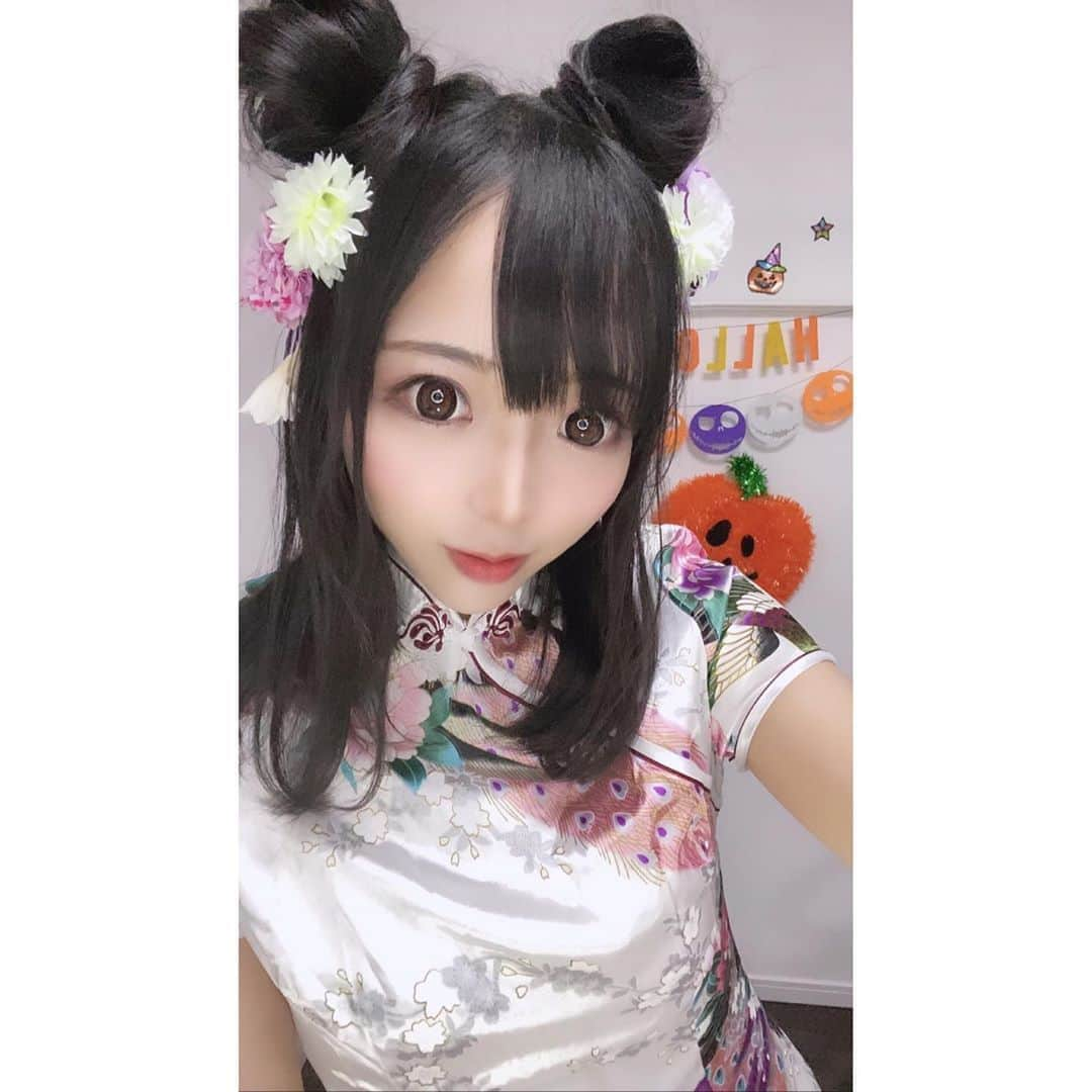 なつみさんのインスタグラム写真 - (なつみInstagram)「ハロウィン🎃コスプレ祭りVol.7💗 10月13日はチャイナドレス🇨🇳でした💫  リスナーさんから頂いた衣装です☺️💕 めちゃくちゃ好評でした❤️ 谢谢你来看我💞  #ライブ配信#Pococha#Pocochaライバー#ポコチャ#ライバー#バセドウ病#吃音症#八重歯#宅建士#宅建#宅地建物取引士#不動産営業#イギリス留学#洋楽#歴史韓ドラ#🧢なつみ👻🍊Natsumi#コスプレ#チャイナドレス#チャイナ服#チャイナコス#チャイナコスプレ#コスプレ配信#配信」10月14日 16時28分 - natsumipeanuts