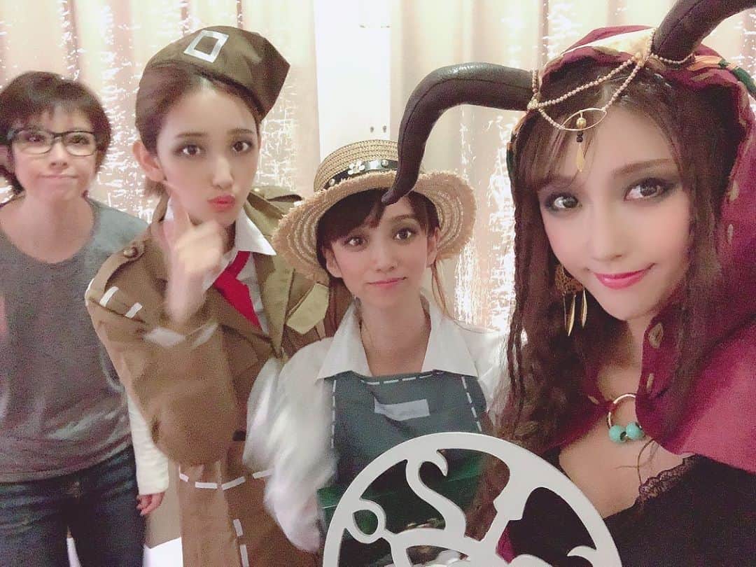 小島みゆさんのインスタグラム写真 - (小島みゆInstagram)「🖤 愛知県豊橋市で行われる「PLAY THE GAME -enjoy the future-」の PVに出演しました！ . . .  identityVまたは第五人格 キャラクターのコスプでで撮影！ 私は空軍をさせて頂きました！ . . . 第五人格は、DBDと荒野行動の会社が手を組んで作ったアプリゲームでDBDの世界観をよりポップで可愛らしいキャラクターで楽しめます💓🤗 . . . #第五人格　#identityv  #空軍 #dbd #荒野行動」10月14日 16時40分 - _8_miyu