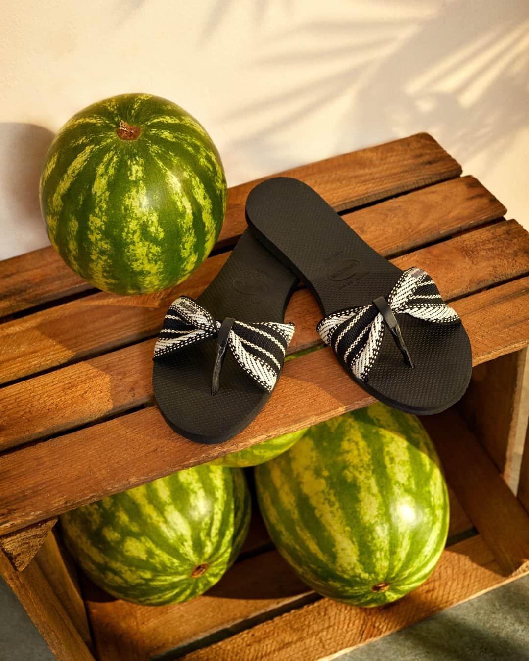 Havaianas Europeさんのインスタグラム写真 - (Havaianas EuropeInstagram)「#SummerTimeSadness #wednesday Watermelon + You Saint Tropez 🍉⛱️ #home #HavaianasStTropez #sandals」10月14日 17時15分 - havaianaseurope