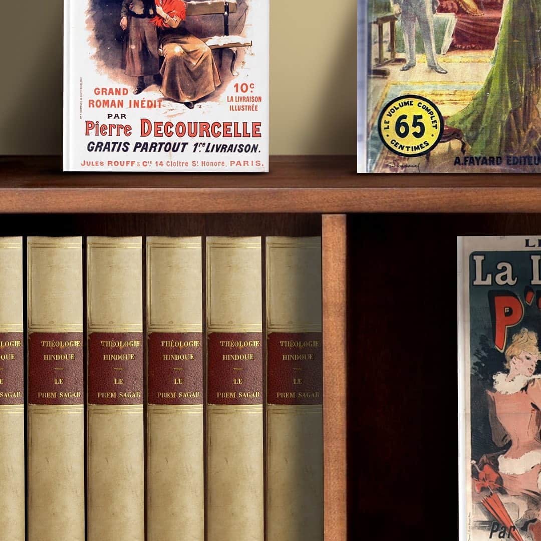 のインスタグラム：「Gabrielle Chanel created the library of a lifetime, having her books specially bound in her own palette of tawny, beige, black, red, and gold. Learn more about her passion for reading in the latest chapter of Inside CHANEL on IGTV.  #InsideCHANEL #GabrielleChanel #CHANEL」