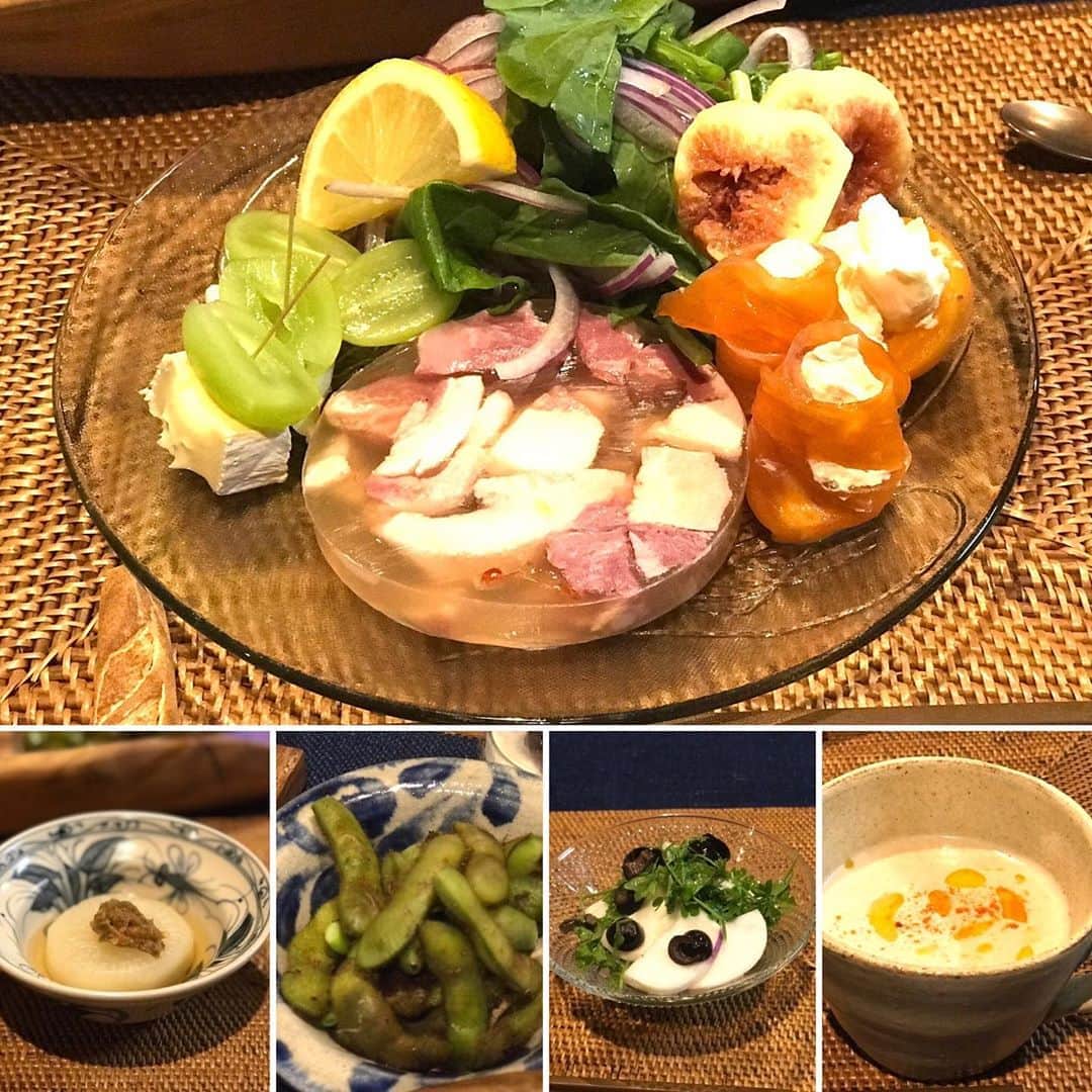 土屋眞弓のインスタグラム：「軽井沢ダイアリー 軽井沢の素敵人々編 別荘近くの遠山農園@tooyama_nouen 採れたて蕪とペッパークレソンはじめ、色々な無農薬のお野菜を分けて頂いき、dinnerで美味しく頂きました 東京では食べられない採れたて‼️ 畑から収穫後即サラダ🥗で食卓へ やめられないほど美味しい🥰  経木を器にした技を盗むため経木を買いに@andspecialへ 気に入ったマグカップとリンゴの蜂蜜もゲット❣️ オーナーマキさんと愛犬モコちゃんにもお知り合いになれてDAY1なのに、すでに2〜3日いるみたいな濃い一日 本当に幸せ❣️ 軽井沢に住みたい❣️❣️  #軽井沢 #organicveggies #tooyama_nouen #andspecial #経木 #信州リンゴ蜂蜜 #器」