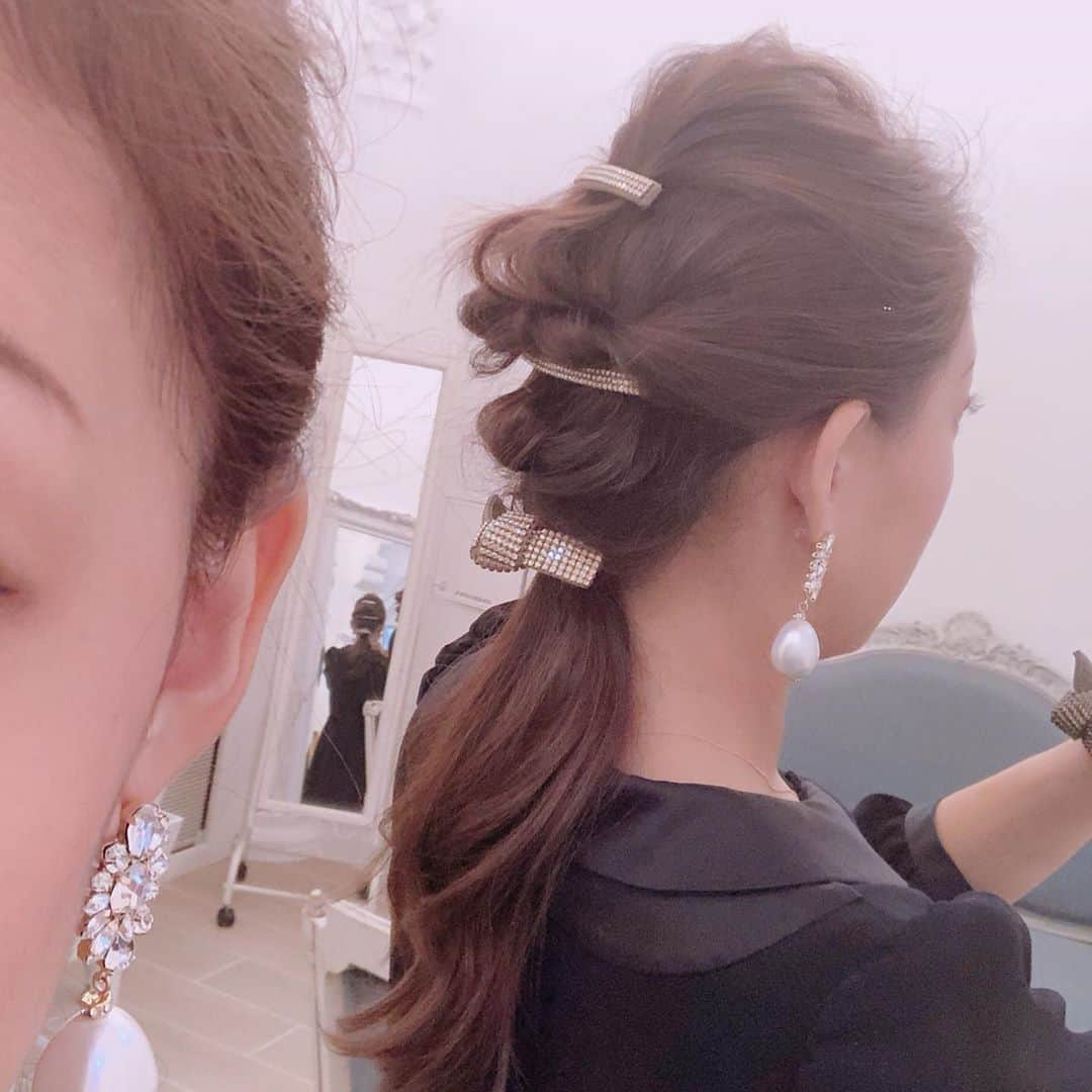 花蝶しほさんのインスタグラム写真 - (花蝶しほInstagram)「#acca #アッカ #っぽい #ヘアアレンジ #オール #オードリー #ゴールド #で #まとめてみました #そういえば #5センチくらい #髪 #切りました」10月14日 17時18分 - s1h0i1h2o