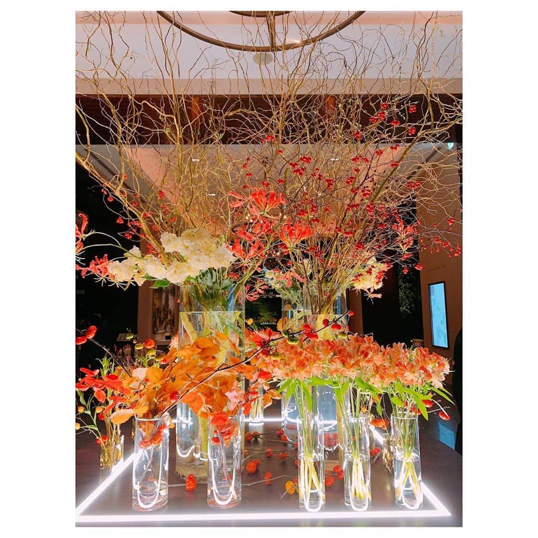相沢礼子さんのインスタグラム写真 - (相沢礼子Instagram)「@palacehoteltokyo  #綺麗なお花 #grandkitchen  #テラス #beautiful  #flowers  #cute」10月14日 17時19分 - reikoaizawa828