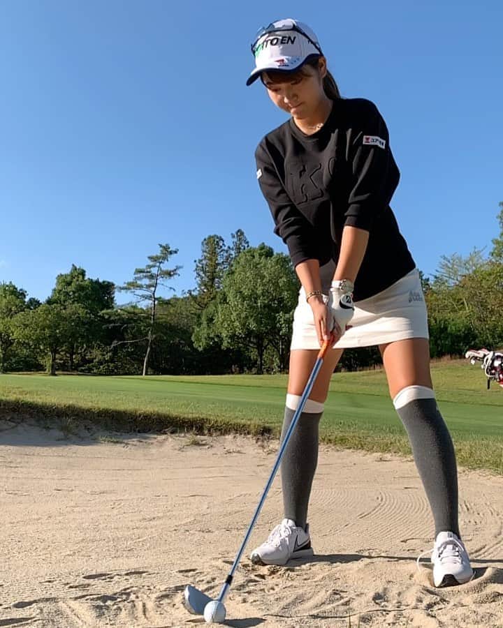 佐伯三貴のインスタグラム：「6アイアン　バンカーショット  脇、スタート、コック、左股関節。  #田辺ひかり」