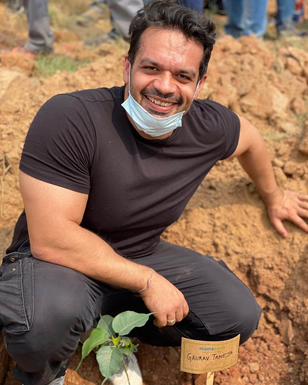 Gaurav Tanejaのインスタグラム：「This was tree no 3 we planted today, of the 1 million pledged tress to be planted. An initiative by @mamaearth.in #PlantGoodness  . Let’s do our bit.  #FlyingBeast」