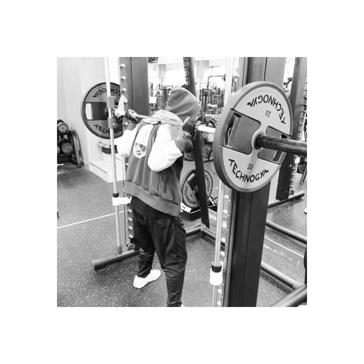 majikoのインスタグラム：「今年の日課😡💪😡💪😡💪😡💪」