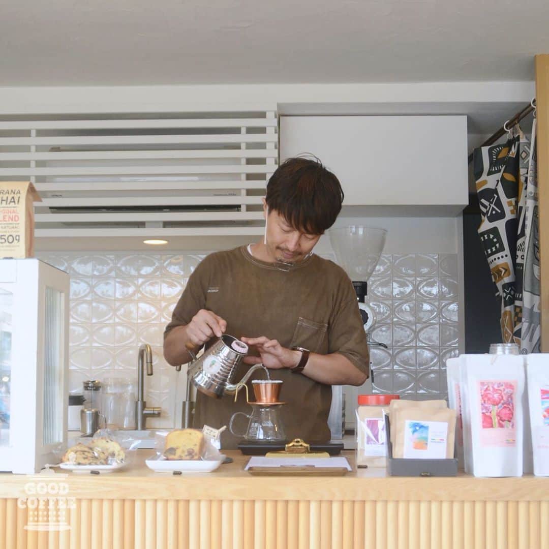 goodcoffeemeさんのインスタグラム写真 - (goodcoffeemeInstagram)「. ☕️ Good Coffee Crew Recommend Shop Info ☕️  【conscience (@conscience.jpn) ／ 埼玉・熊谷】 GC Crew：@sicki_u1 「北欧を感じられるこちらのコーヒースタンドはホシカワカフェの2号店。本日のコーヒーは350円とリーズナブルですが、作り置きはせずすべてその場でサーブして貰えるのが嬉しい。コーヒーは本店と同じラインナップで、どれも華やかなフレーバーやフルーツを感じられます。選ぶのに迷っても産地それぞれの味わいや特徴を丁寧に説明していただけるので安心。温度の低下とともに少しづつ変わっていくフレーバーをゆっくり楽しめるコーヒーです」  — 全国にいらっしゃるコーヒーラバーの方がGood Coffee のインスタグラム更新に参加いただく企画、  ”Good Coffee Crew”  をスタートします。 コロナ禍もあり、Good Coffee として取材に出られない状況が続いておりますが、日本全国からコーヒーショップ情報を提供いただけるGC Crew の皆さまからいただいた情報を、すてきな写真とともにシェアしていきます。ぜひ、チェックしてみてください。 —」10月14日 18時10分 - goodcoffeeme