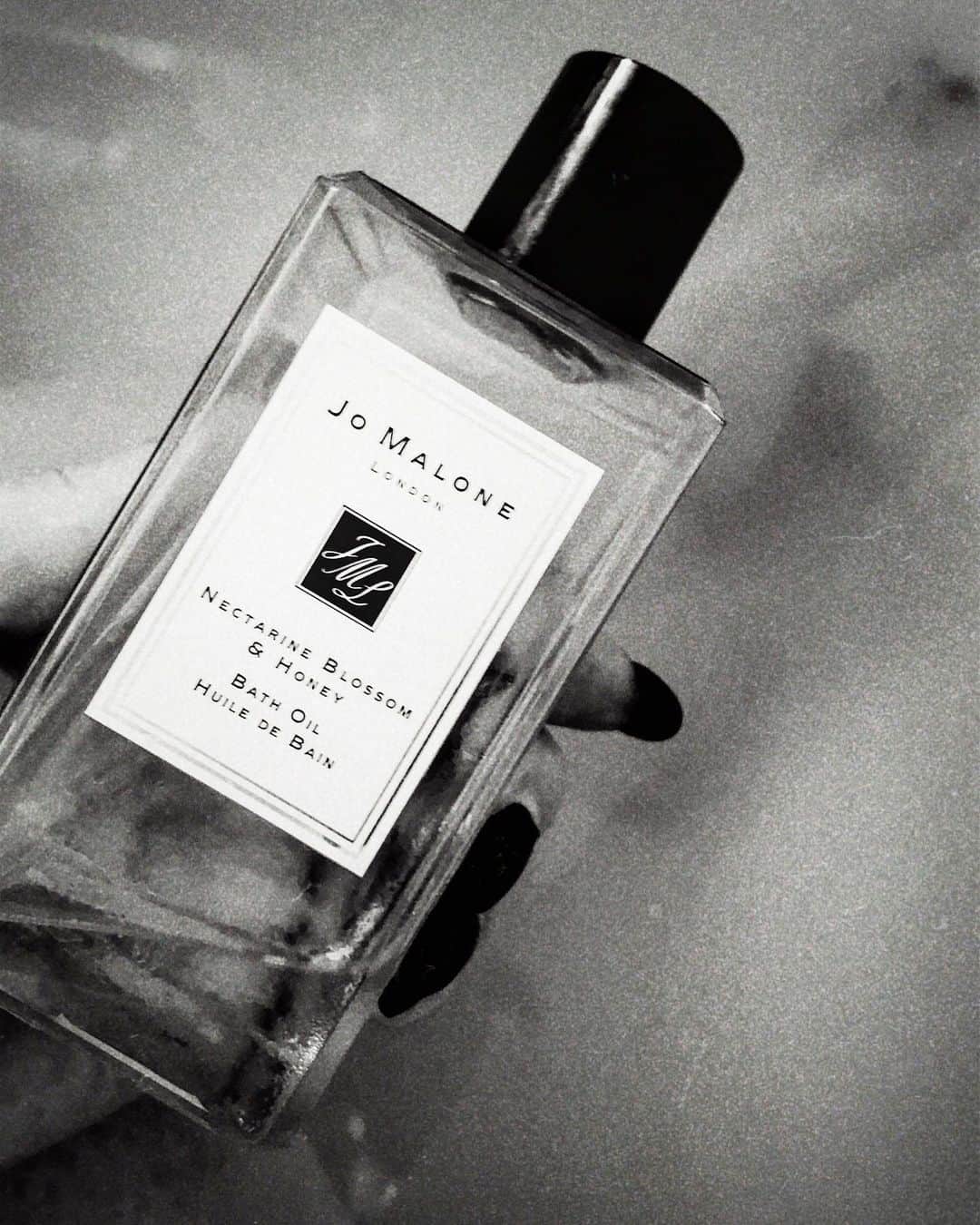 のインスタグラム：「🛁🧼🕯🧘🏻‍♀️ おふろ時間。 @jomalonelondon  #bathtime#relax#love #帰宅して #少し早めの #バスタイム♡」