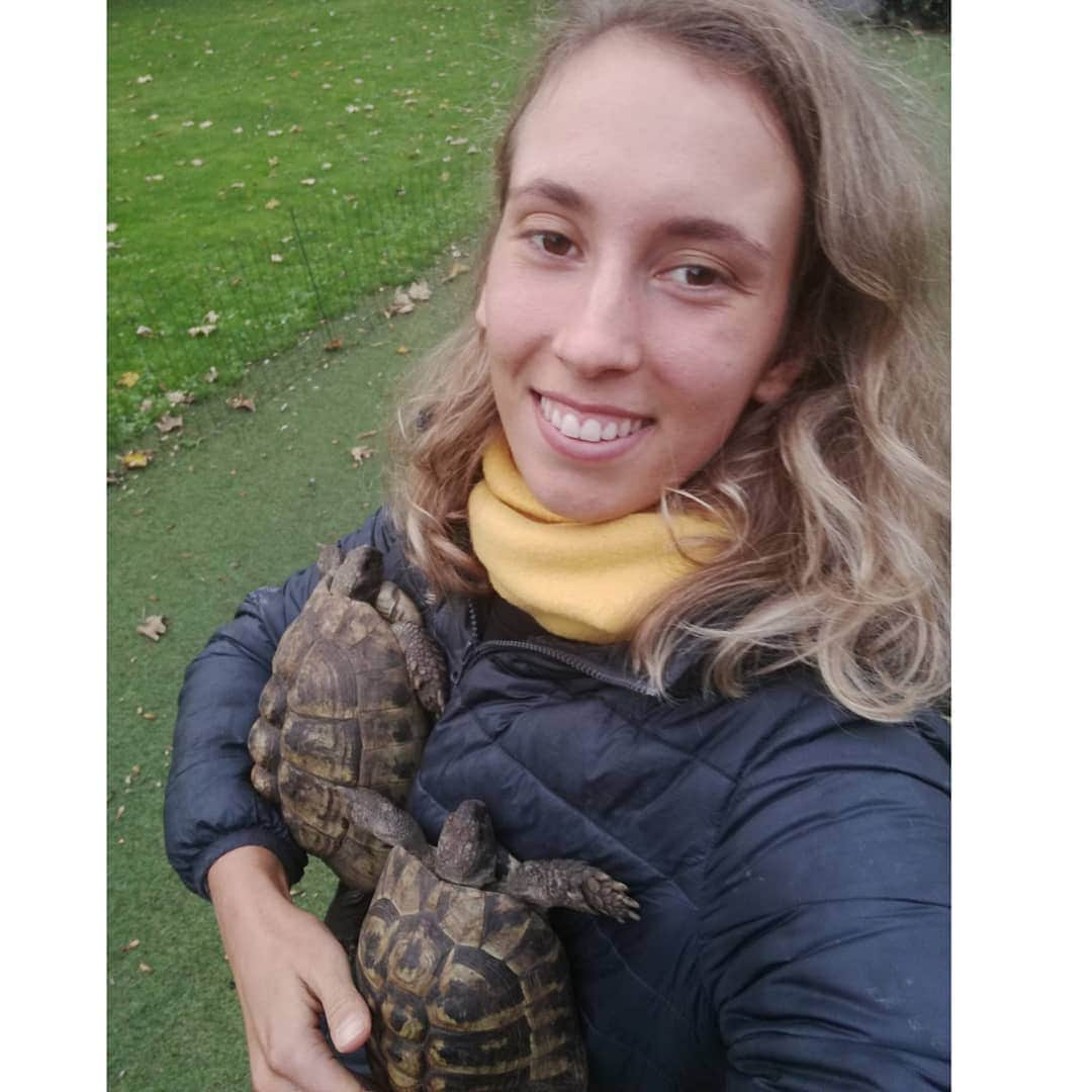 エリーゼ・メルテンスさんのインスタグラム写真 - (エリーゼ・メルテンスInstagram)「Op stap, in de tuin, met mijn 2 kanjers 🐢🐢」10月14日 23時51分 - mertenselise