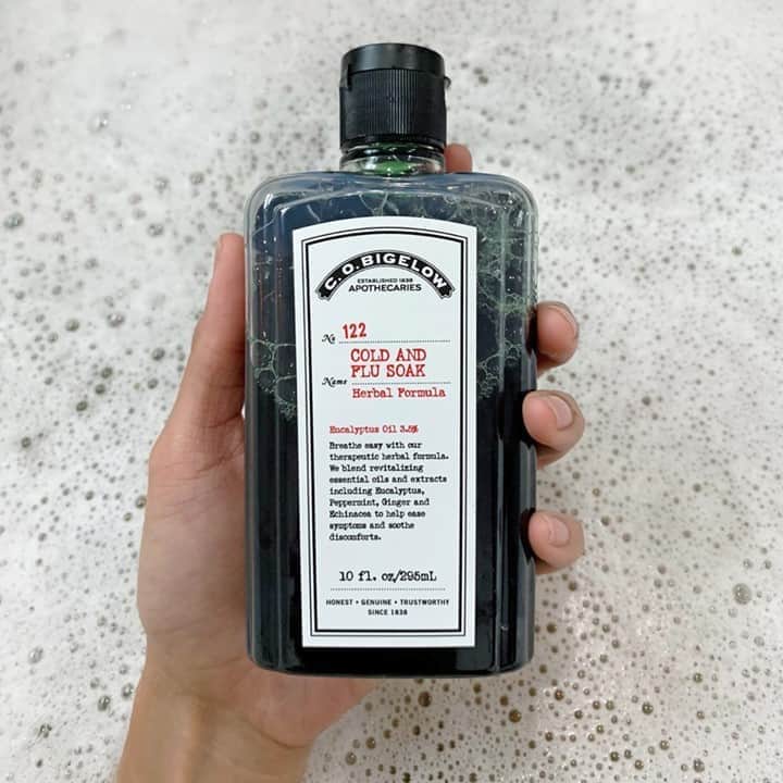 C.O. Bigelowさんのインスタグラム写真 - (C.O. BigelowInstagram)「Feeling achy? Relax with the fresh scent of eucalyptus, peppermint, ginger and echinacea to help soothe sore muscles. 🛁🌿⁠」10月14日 23時55分 - cobigelow