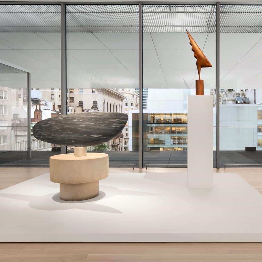 ニューヨーク近代美術館のインスタグラム：「Awaken to the moment and enhance your awareness before Constantin Brancusi’s "Fish" in our #ArtfulPracticesforWellbeing audio playlist.  Somatic experiencing practitioner @francescamaxime guides us through mindfulness, bodywork, and movement-based exercises designed to allow us to feel more present.  Feel recharged, soothed, and empowered, whether you listen at MoMA or from home. Explore our audio for feeling, being, and coming together at the link in our bio. --- [Installation view of the gallery "Constantin Brancusi" in the exhibition "Collection 1880s-1940s." October 21, 2019–November 01, 2022. The Museum of Modern Art. Photo by Martin Seck. © The Museum of Modern Art, New York] #WednesdayWellness #Brancusi」