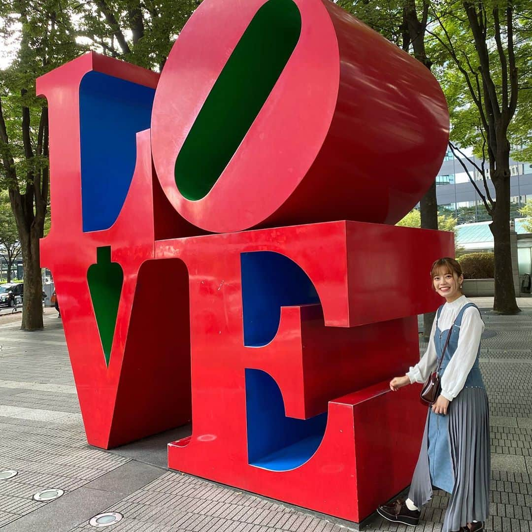 林茜実里さんのインスタグラム写真 - (林茜実里Instagram)「LOVE❤️  ずっとここきてみたかったの 思ってたより大きくて高かった😀  洋服は大好きな @redyazel  のワンピース✨  #ラブオブジェ　#redyazel」10月14日 18時27分 - amirihayashi_pimms