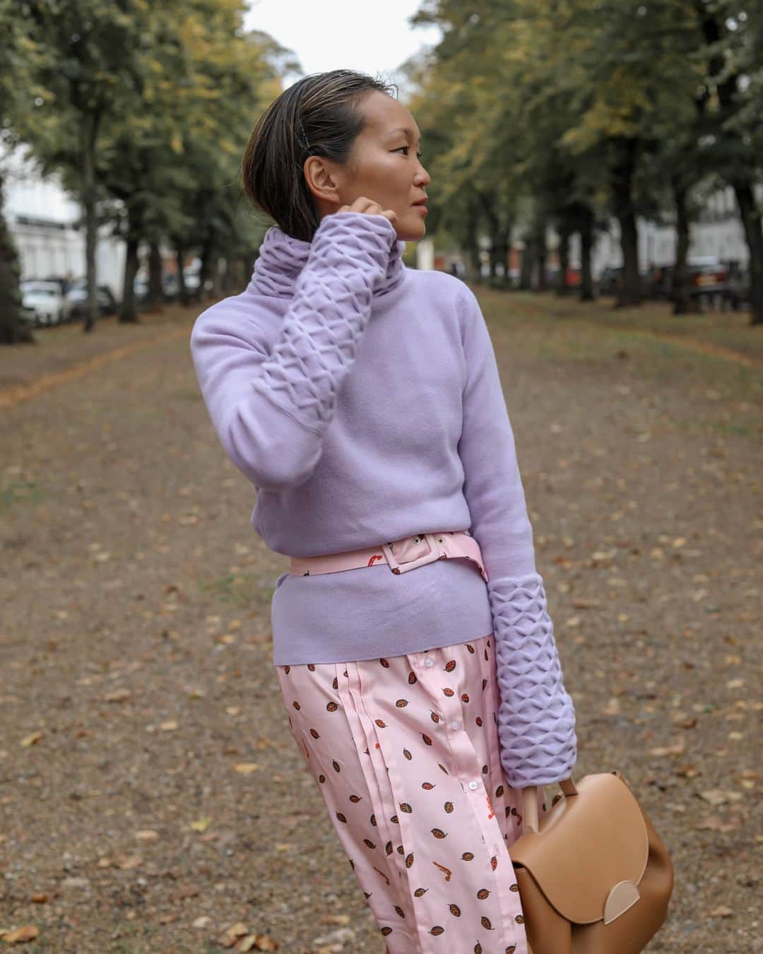 Mariko Kuoさんのインスタグラム写真 - (Mariko KuoInstagram)「All snuggly on this autumnal day 💜  (@temperleylondon jumper gifted*)」10月14日 18時31分 - marikokuo