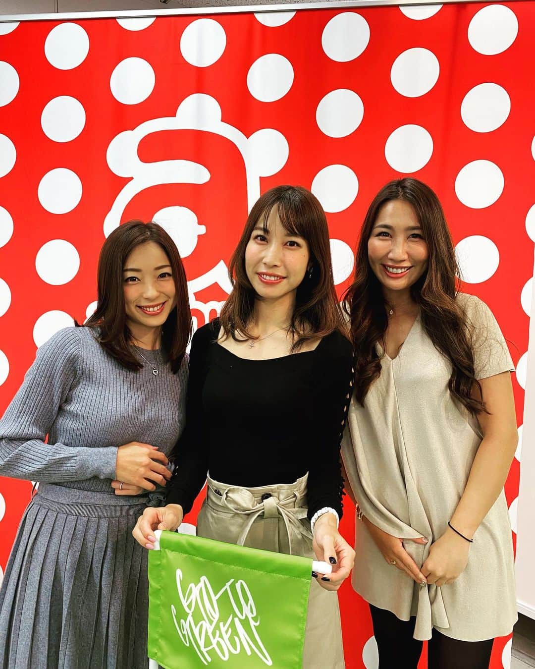 米澤有さんのインスタグラム写真 - (米澤有Instagram)「アルチビオSS展示会に行ってきました💛今から着るのが待ち遠しい〜😂💕 もう7年くらいアルチビオ着させていただいてるかな🧐🧐 いつも愛のこもった素敵なウェアを着させていただける事に感謝しております❣️ありがとうございます💕  偶然ゆりえちゃんとりかちゃんにペアに会いました😍 楽しくて元気もらったよー❣️ありがとう😊✨  #archivio #ss21collection #golf #golfwear #red #lovely #happyswing」10月14日 18時46分 - yu.u.yonezawa