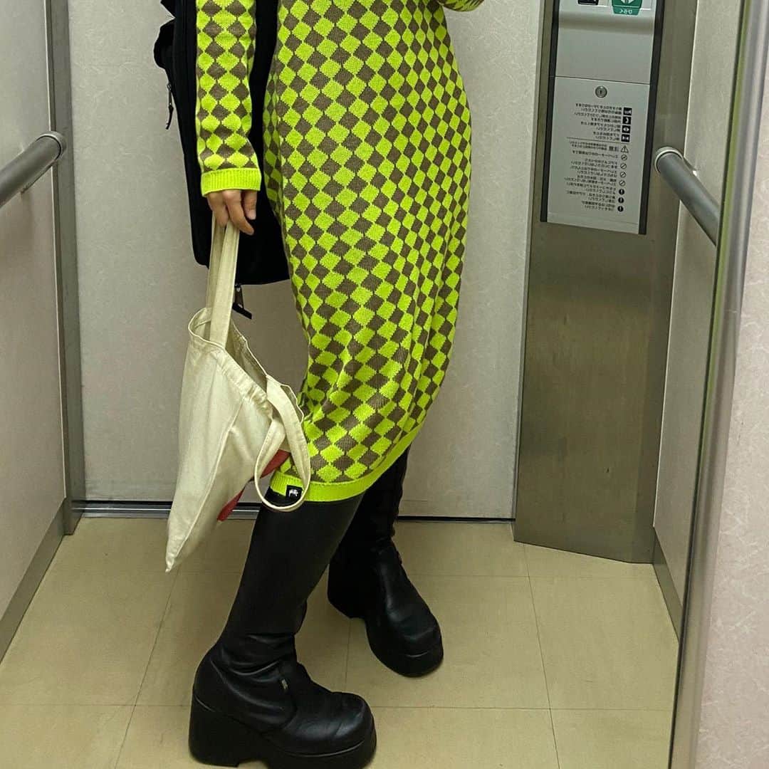 LISACHRISさんのインスタグラム写真 - (LISACHRISInstagram)「指引きソフトバンクに挑戦中です。」10月14日 18時48分 - __waterme_