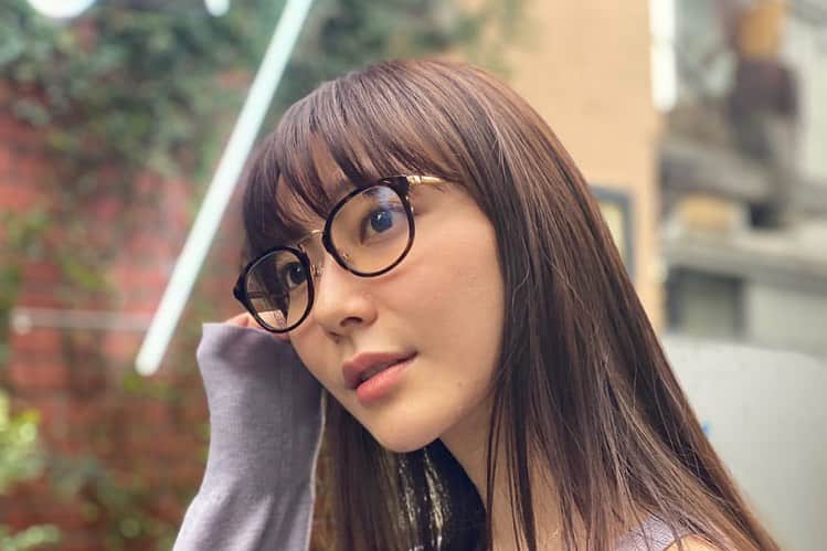 のインスタグラム：「k.e.y に、ヘアメンテナンスに行ってきました🧚🏻✨﻿ ﻿ カラーのリタッチ&トリートメント、カットだけで、こんなにつるつる☺️✨﻿ ﻿ ﻿ ﻿ 代表の田中さんに担当してもらう様になって1年が過ぎたのかな。﻿ ﻿ 当初からずっと、「いつか本気で音楽がやりたい」ことを、ずっと相談しながら、モデルの仕事とのバランスを考えてナチュラルにしつつも少しだけ個性を持たせたり、髪型を創り上げてきました🧚🏻✨﻿ ﻿ ﻿ それでようやく、音楽の活動が本格的なものになってきたので﻿ ﻿ その1発目の曲を、はじめて聴いてもらったんです♪﻿ ﻿ ﻿ 聴いてもらうってドキドキするけど、嬉しいですね！！﻿ ﻿ ﻿ 皆さんにも早く届けたいです❣️﻿ ﻿ ﻿ #k.e.y #key #hairsalon #japan ﻿ #beauty #beautysalon #omotesando #harajuku ﻿ ﻿ #美容室 #原宿キー #表参道美容室 ﻿ #代表 #田中祐次 #yujitanaka ﻿ ﻿ #spececraft #葉月祥子」