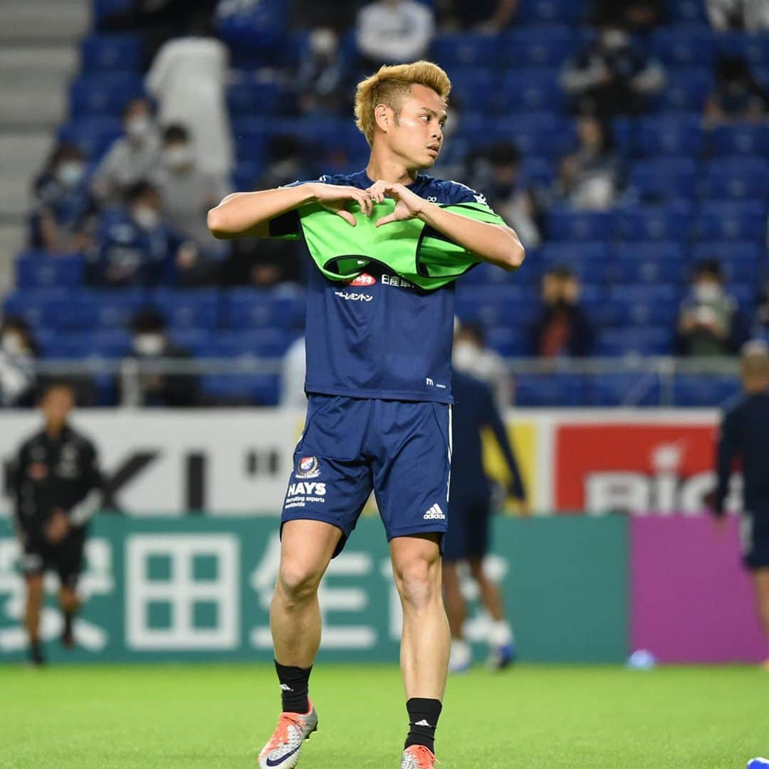 横浜F・マリノスさんのインスタグラム写真 - (横浜F・マリノスInstagram)「準備万端🔥  #fmarinos #Jリーグ #メルコリゾーツ #トリコロールの絆いまこそ強く」10月14日 18時54分 - yokohamaf.marinos