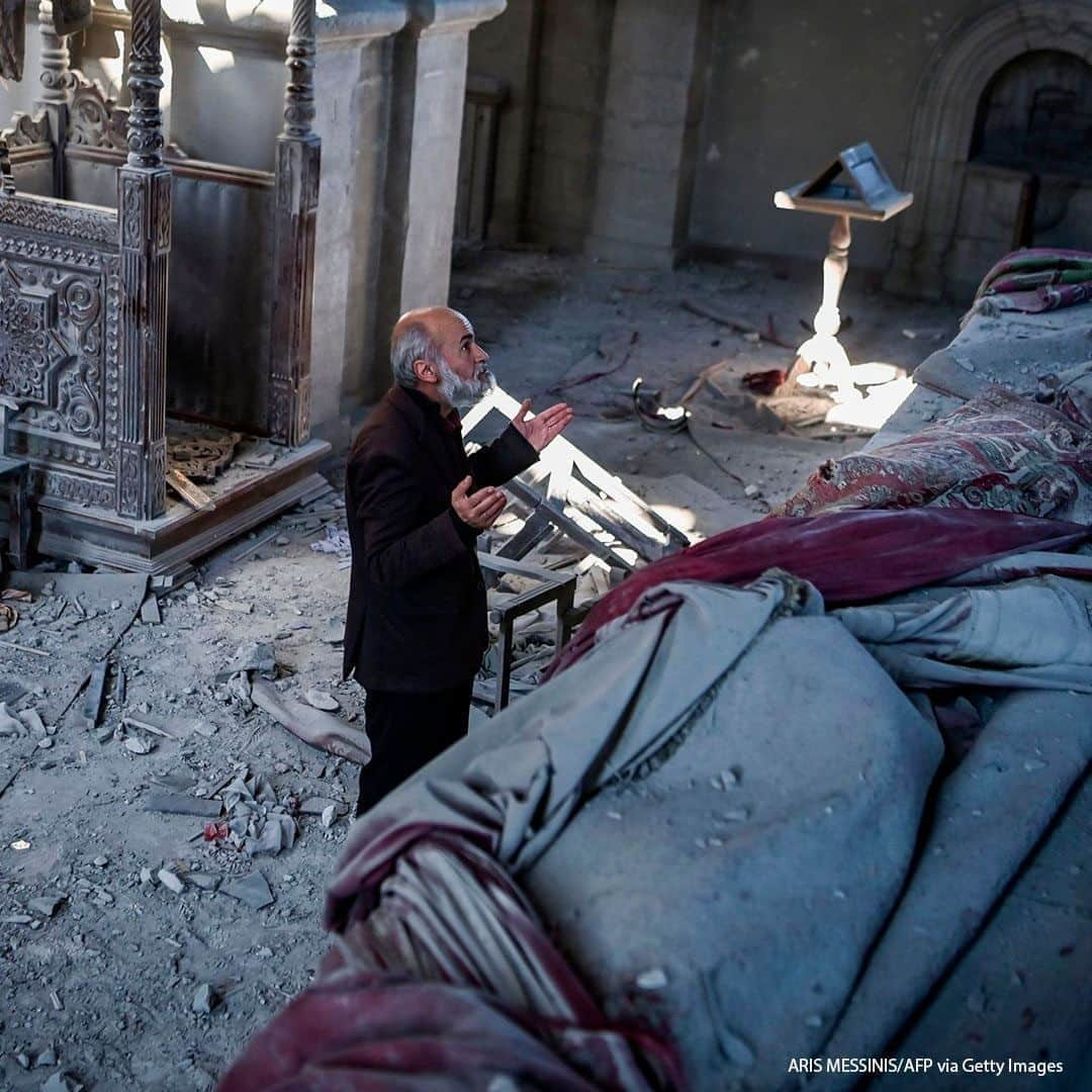 ABC Newsさんのインスタグラム写真 - (ABC NewsInstagram)「Arthur Sahakyan, 63, prays inside the damaged Ghazanchetsots (Holy Saviour) Cathedral in the historic city of Shusha, some 15 kilometers from the disputed Nagorno-Karabakh province's capital Stepanakert, that was hit by a bomb during the fighting between Armenia and Azerbaijan over the breakaway region. Nagorno-Karabakh broke away from Azerbaijan in a 1990s war that claimed the lives of some 30,000 people. The Armenian separatists declared independence, but no countries recognise its autonomy and it is still acknowledged by world leaders as part of Azerbaijan. #azerbaijan #armenia #nagornokarabakh」10月14日 19時00分 - abcnews