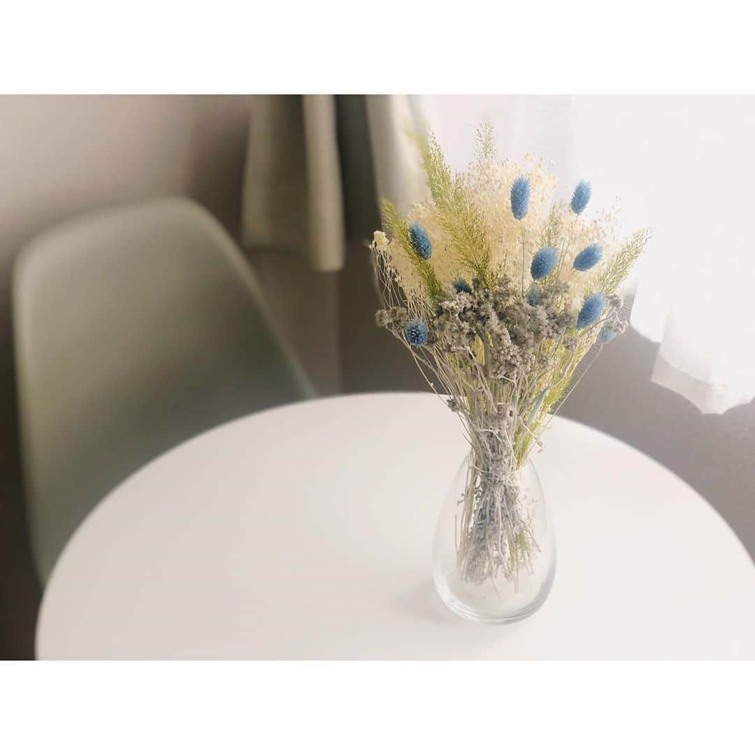 宮司愛海さんのインスタグラム写真 - (宮司愛海Instagram)「ドライフラワーの専門店で、自分の好きな色合いのお花を選んで花束をつくりました。 生花も好きですが、ドライフラワーにしかない雰囲気とやさしさが好きです🕊  #花のある生活 #ドライフラワー #フラワーアレンジメント」10月14日 19時02分 - manami_miyaji