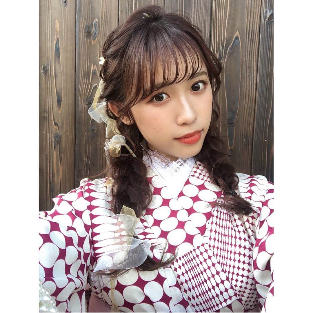 山本瑠香さんのインスタグラム写真 - (山本瑠香Instagram)「後ろ姿、かわいすぎ問題…  着物と私のイメージに合うように、 三つ編みの部分にドライフラワーやレースを 飾ってくださって、 これ以上可愛いヘアアレンジはない！ っていうくらい可愛くしてくださりました😭💘  こんな凝ったアレンジを 10〜15分くらいでチャチャチャっと 仕上げられる梨花和服さん(@rikawafuku )さん 本当に素敵です、、、💫  #梨花和服 #京都着物レンタル #京都着物 #京都 #京都観光  #清水 #着物 #着物ヘア #着物コーディネート  #和服 #ヘアアレンジ #三つ編みアレンジ #ドライフラワー #hairstyle #hairarrange」10月14日 19時02分 - mckg2020_no3