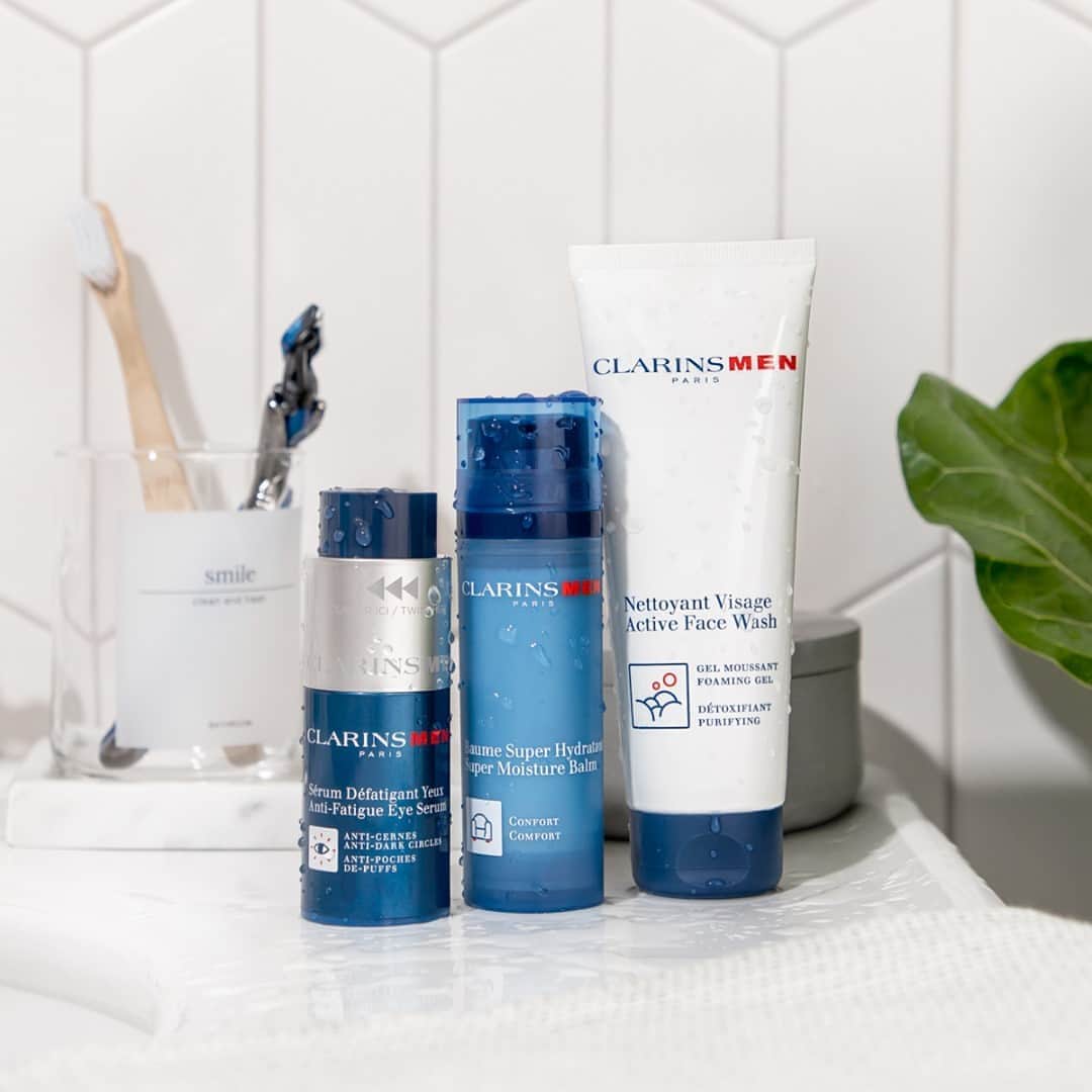 ClarinsUKさんのインスタグラム写真 - (ClarinsUKInstagram)「Your skin will thank you 💧  Treat yourself or your man to a fresh skin care routine from ClarinsMen, leaving skin soft, purified and intensely moisturised, even in extreme conditions.  Have you tried ClarinsMen? 👇🏼  #ClarinsMen #MensSkinCare #Clarins」10月14日 19時05分 - clarinsuk