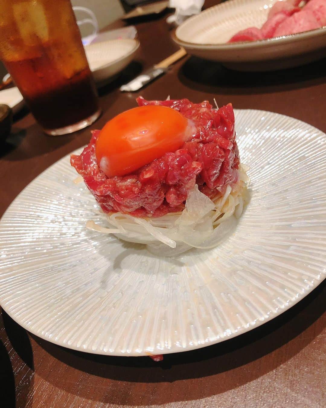 のインスタグラム：「. . ご飯撮るの下手すぎるので 撮ってもらいました😂😂😂🍖 . ここの焼肉美味しくて大好き♥ . 撮影者 妹 . #焼肉 #肉にうるさい #肉食系女子」