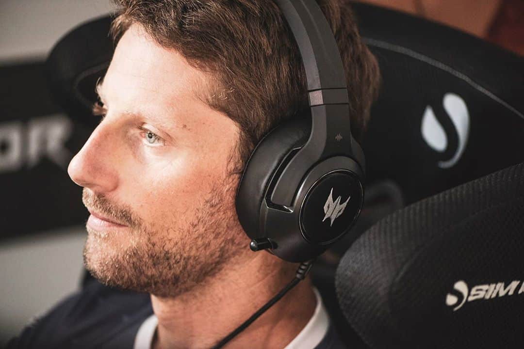 ロマン・グロージャンのインスタグラム：「Sim racing from home as well as learning Portimao circuit. #r8g @r8gesports  @predatorgaming @simlab_eu」