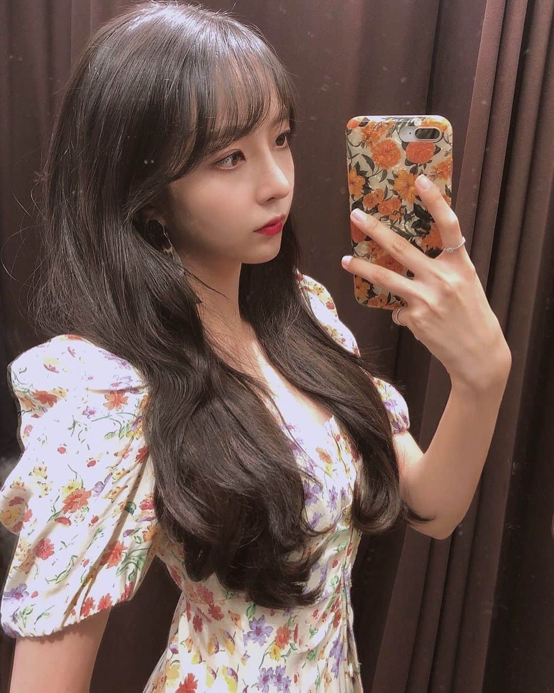 ユジョン のインスタグラム：「내 운명을 고르자면  눈을 감고 걸어도 맞는 길을 고르지   IU, 분홍신」
