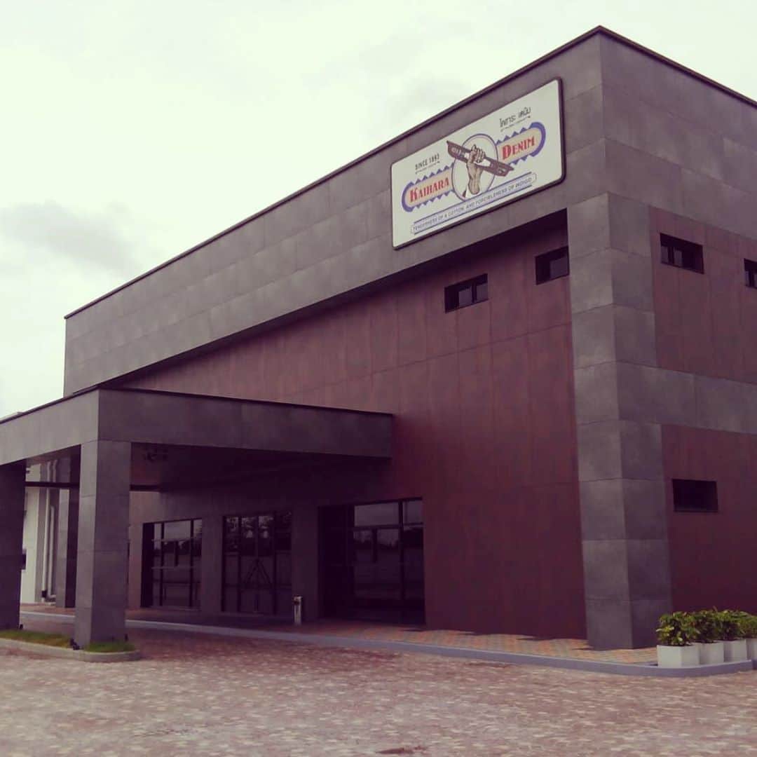 のインスタグラム：「. KAIHARA THAILAND Co.,LTD.  カイハラ初の海外拠点はタイ🇹🇭 2014年に設立され、現地のスタッフも多く活躍しています。  #カイハラ#カイハラ株式会社#カイハラ産業株式会社#カイハラデニム#kaihara#kaiharadenim#denim#madeinjapan#japandenim#denimlover#denimlovers#福山市#三次市#神石高原町#府中市#タイ#🇹🇭#thailand#ktc」