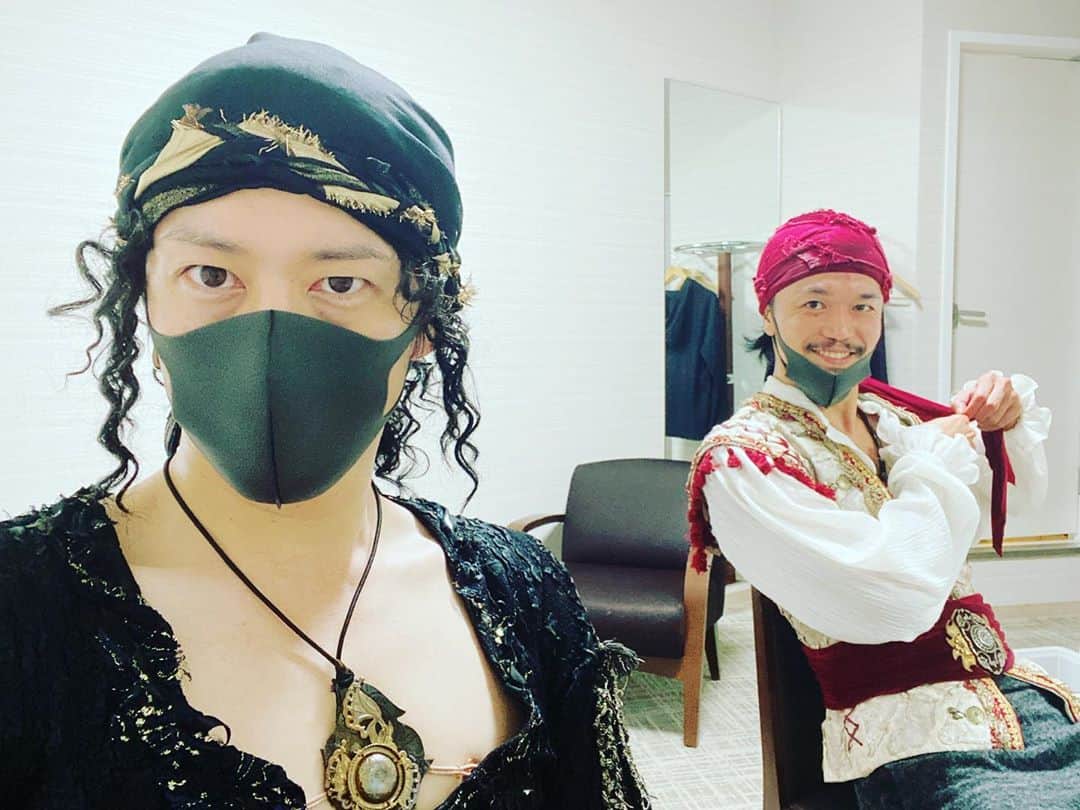 宮尾俊太郎のインスタグラム：「明日からkバレエカンパニー海賊が始まります！ よろしくお願いします！  #バレエ #ballet #dancer #miyao #shuntaro #宮尾俊太郎 #japan #tokyo #海賊」