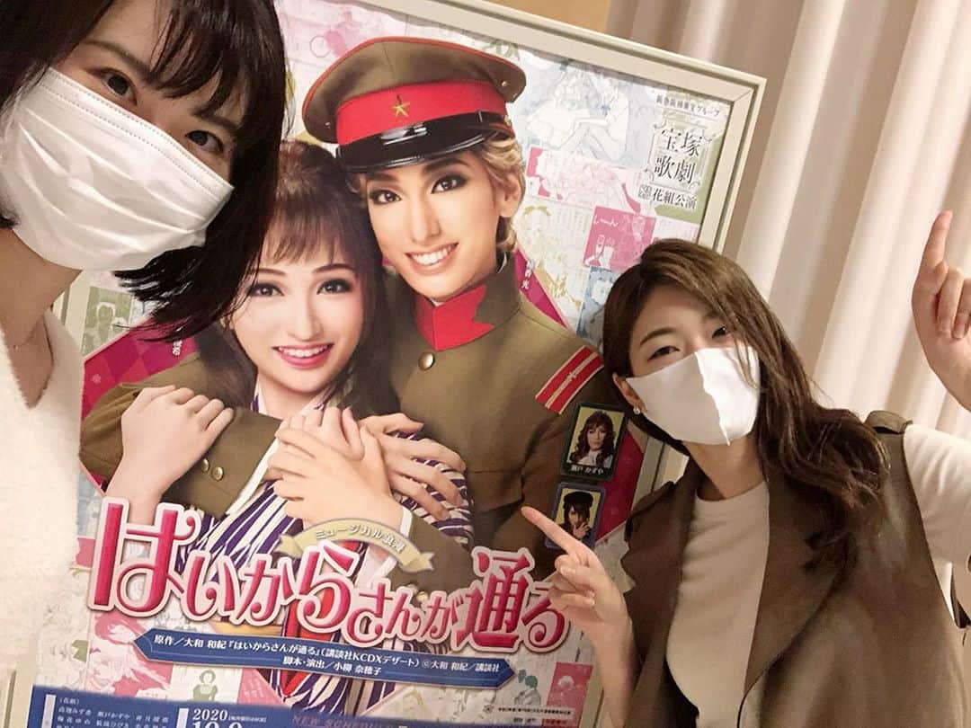 優ひかるのインスタグラム：「花組さん観劇に行ってきました✨﻿ もうね…あんなに泣くとは思わなかった😭﻿ ﻿ 久しぶりの宝塚観劇でしたが、﻿ 宝塚の良さを改めて痛感しました😭﻿ コロナの影響で何回も中断されていたし、﻿ 本当は直接伝えたいけど、﻿ 会う事もできないので本人達に﻿ 長文LINEしました。﻿ ﻿ こっちゃん（礼真琴）のお披露目は﻿ コロナもあり、﻿ 行く事ができなかったので﻿ 同期のお披露目を観劇するのは初でした😭﻿ 改めて…﻿ れいちゃん花組トップスターおめでとう🎉﻿ ﻿ 終演後、手が震えて体に力がはいらず﻿ 客席でゆうこと泣きました🤣笑﻿ ﻿ フィナーレの燕尾の場面では﻿ 正直同期2人の姿しか見れませんでした。﻿ 光ちゃんを支えるみなみの安定感﻿ しょうみちゃんの芝居のうまさ…﻿ ﻿ そして、羽を背負って立派に主演を務めている﻿ れいちゃん…﻿ ﻿ 音楽学校時代よくれいちゃんと一緒にいて、﻿ 一緒に授業を受けた日々や遊んでいた日々を﻿ 思い出しました…😭﻿ 変わらない人柄、出会った時から放たれていた キラキラオーラ✨﻿ さらに輝きが増していて、眩しかったです。﻿ ﻿ れいちゃんの事は東京一次試験の時から 物凄い目立っていて鮮明に記憶に残ってます笑﻿ ﻿ 私普段あまり記憶に自信がないのですが…﻿ やっぱりスターは違いますね…笑﻿ ﻿ とりあえず何事もなく千秋楽まで迎えられますように！みなさんもぜひ観に行って下さいね！﻿ 観に行って本当に良かった！﻿ ゆうこ誘ってくれてありがとう😊﻿ ﻿ かっこいいイケメン可愛い子達が沢山います！﻿ キュンキュンさせられます！﻿ 笑顔になれます。希望もくれます。﻿ 夢の世界に連れて行ってくれます！﻿ ﻿ 宝塚forever〜♡﻿ ﻿ #花組#トップスター#柚香光#95期#同期﻿ #宝塚#はいからさんが通る﻿ #同期の誇り#水美舞斗#真鳳つぐみ﻿ #同期愛は半端ない#おめでとう﻿ #元タカラジェンヌだけどただのファンです #花組トップスター」
