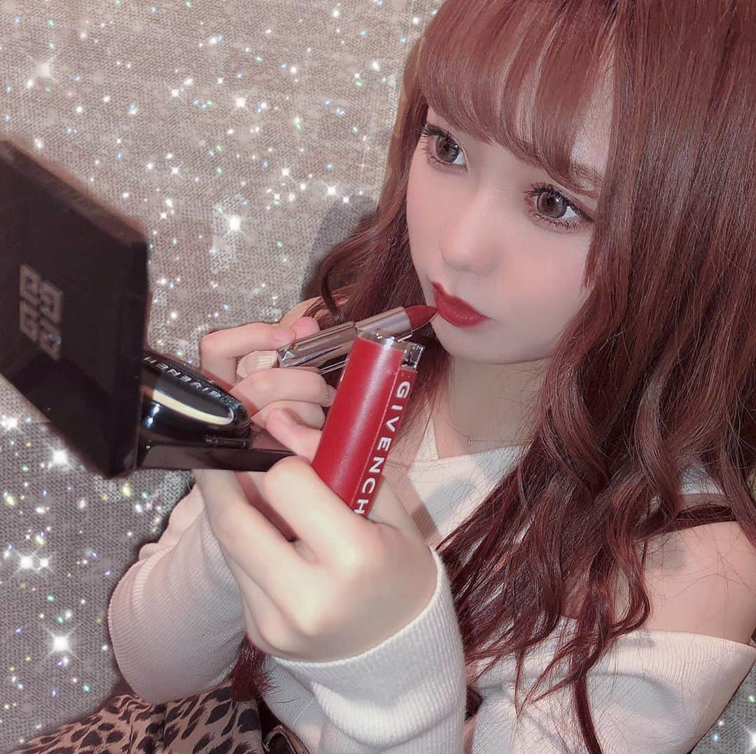 乃苺みくるさんのインスタグラム写真 - (乃苺みくるInstagram)「ROUGE GIVENCHY No.334 GRENAT VOLONTAIRE  セミマットのリップをお迎えしました💄 リップキャップは赤色で一目惚れしたのでリップとセットでGETしたよ！ ブラウンが強い赤だから秋冬にぴったりな色🤎  ちなみにファンデもGIVENCHYだけどみくるのファンデではないです🥺借りました（笑）」10月14日 19時43分 - mikurunoichigo