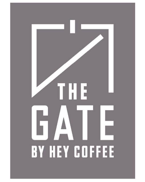 HeyCoffeeさんのインスタグラム写真 - (HeyCoffeeInstagram)「.  NEW BRUMCH “THE GATE BY HEYCOFFEE”　 11月末オープン . みなさまこんばんわ。今日はいつも応援してくださってる皆様に重要なお知らせです。 ぜひシェアお願いします。 . 私たちHeyCoffeeは新しいPOPUPスタイルの店舗をJR埼京線、北赤羽駅徒歩3分のリノア北赤羽内つながるばにOPENします。 . ”つながるば” というシェア空間の中で私たちTHEGATE BY HEYCOFFEEは毎週金曜日、土曜日の２日間のみの営業です。 ※他の曜日は違う業態や業種の方がOPENされていますのでぜひそちらも覗いてみてください。 . 新しい試みとして、私たちが営業する日には私たち以外にも他ブランドさんにはいっていただき、主にフードやワークショップなどの一緒に展開します。 食べ物はHEYCOFFEEで現在提供されているものは基本的になく、ご一緒する方がいないときは私たちのほうでいくつかご用意するようになります。 そのフードはもしかしたら今の店舗のフードかもしれませんし、そうじゃないかもしれません。＊まだ未定です。 . THE GATEと名付けたのはGATE＝門から取っています。 埼玉と東京の宿場の門・赤羽水門の近くの門・ まだ店舗や空間を持っていない方の新しいチャレンジをするための登竜”門”・ HEYCOFFEE的には新しい地で新しい扉を開ける門、、、 まだまだあるのですがたくさんの意味から名付けました。 . ここも新しく東京の北エリアの珈琲やカフェファンのみなさんに好きになっていただけるようスタッフ一同、週２だけですが全力で盛り上げていきます。 . ここに遊びに来られた方々が＜毎回違っていいね＞という体験や＜地元に好きなお店、場所が一つ増えた＞と思っていただけたら嬉しいなと思います。 . 今日はひとまず、みなさまにロゴの公開と正式なお知らせということで。 まだ少し先になりますが情報をちょくちょく発信していくつもりです。 . 明日も戸田公園のお店は8:30からお待ちしております。 . .﻿ •••••TODAYS SWEETS •••••﻿ ﻿ +マオシリーズ﻿ 生ブルーベリーパウンド﻿ マーブルクッキー﻿ コーヒーチョコクッキー﻿ アポロチョコクッキー﻿ ﻿ +yoriシリーズ﻿ カモミールボール﻿ ショコラとピンクペッパークッキー﻿ 白胡麻クッキー﻿ 玄米ショートブレッドラベンダー﻿ ﻿ +その他﻿ -RITOU NUTS ﻿  #HeyCoffee #コーヒー #specialtycoffeeshop #コーヒー巡り  #さいたまカフェ #saitamacafe #戸田市 #戸田公園　#サンドイッチとコーヒー #東京都北区　#北区カフェ #新店舗　#北赤羽　#埼京線　#埼京線カフェ」10月14日 19時43分 - heycoffee.jp