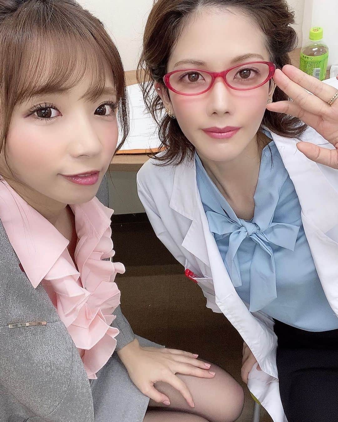 石田亜沙己のインスタグラム：「今日の撮影はまりさんと(*˘︶˘*).｡.:*♡  #女教師  #スーツ #白衣」