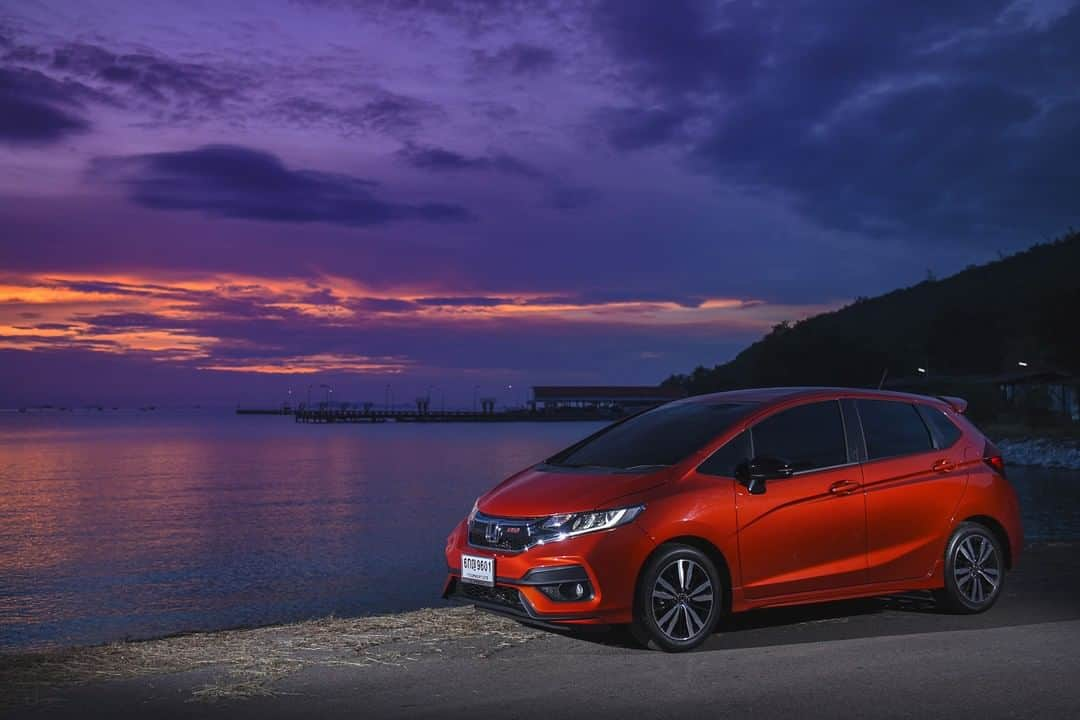 EnjoyHondaThailandさんのインスタグラム写真 - (EnjoyHondaThailandInstagram)「Drive off into the sunset with my #HondaJazz #HondaThailand」10月14日 19時45分 - hondathailand