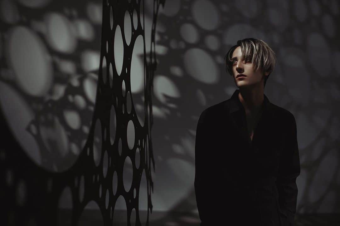 ナイトのインスタグラム：「Moon in a Dew Drop 🌙 Moonlight Deities Model • @knitecoser Photo • @pireze Artwork • @lindylee.13   Yesterday we visited the Museum of Contemporary Arts to see Lindy Lee’s exhibition and take some photos. It was definitely one of the most magical and beautiful displays I have seen, really inspired by her work. #model #lindylee #contemporaryart #photography」