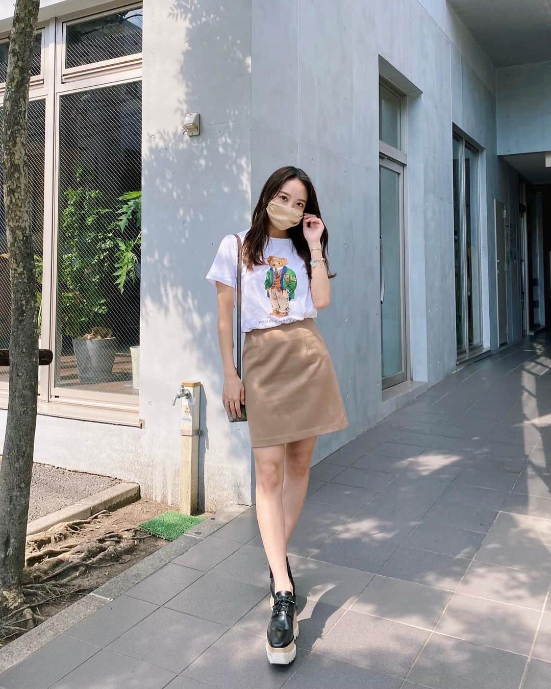 大野真昂のインスタグラム：「🌿  セレクトショップ「j.miin」から 秋物の新作が登場するよ🍂 @j.miin.official   ひっさしぶりのミニスカート😂 普段ミニスカート全然履かんけど たまに履きたくなる〜！ シンプルだし合わせやすい◎  #PR #jmiin #ジェイミーン #ファッション #新作 #セレクトショップ #OOTD #秋コーデ #秋ファッション #韓国ファッション」
