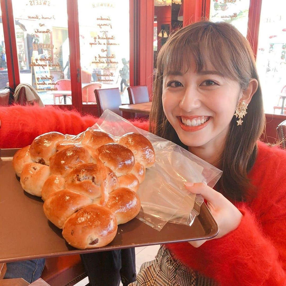 斎藤ちはるさんのインスタグラム写真 - (斎藤ちはるInstagram)「【秋山とパン】衝撃的な#1 見てくださいましたか…？😳 . 今日は、秋山さんパン食べてくれますように🥺 . 今夜10月14日(水)26:26～26:46 放送です🌟 . . #ちなみに #前回の #椎名林檎 さん #ご本人 です #豪華すぎる #ゲスト #さあ #今回は #どんなお話…？ . 放送終了後には番外編をYouTubeで！ 本編はTVerで！ 見どころ満載のまんぷく版はTELASAで！ 見られます🤗 . . #パン好きの私#大きな#ぶどう#パン#思い出 #斎藤ちはる#テレビ朝日#テレビ朝日アナウンサー#テレ朝#アナウンサー#秋山とパン#ロバート#秋山#さん#ロバート秋山#さん#パン#パン好き#いぶりがっこ#ナレーション#ナレーター#パン好き#🥐」10月14日 20時04分 - chiharu_saito_ex