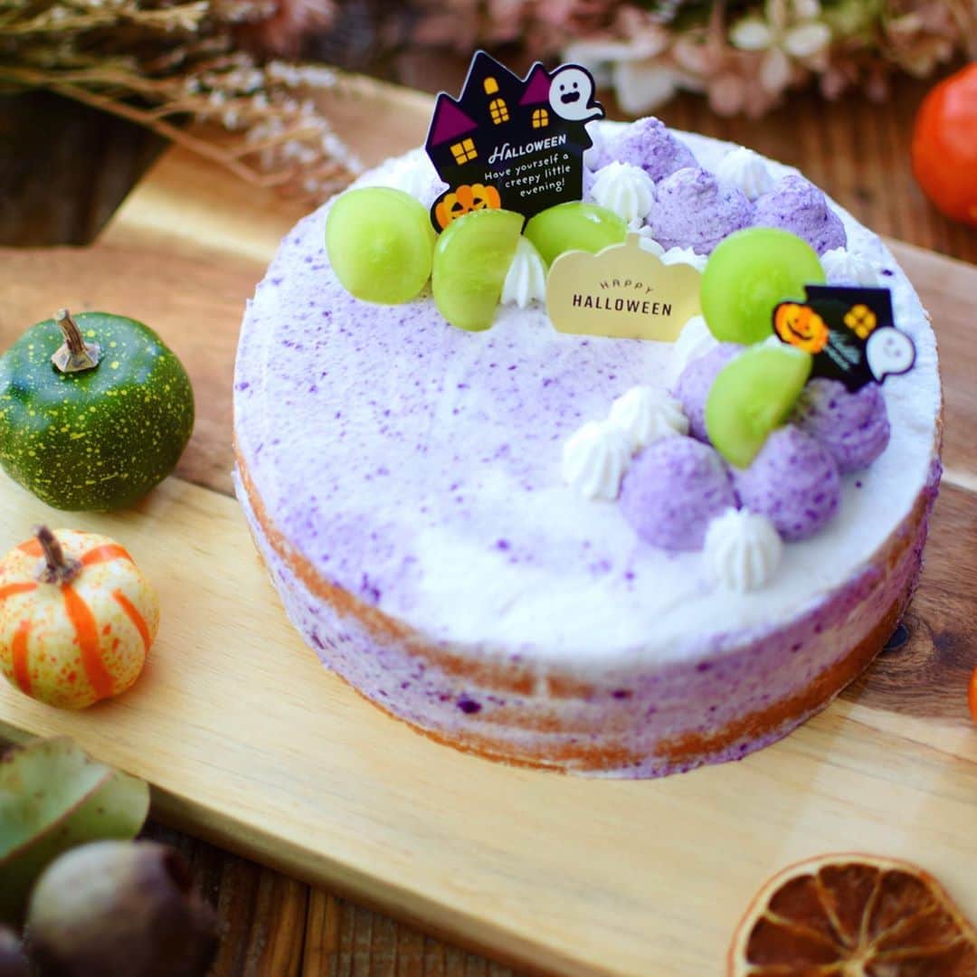 nao_cafe_のインスタグラム：「#ネイキッドケーキ . . こんばんは🎃 @cotta_corecle コッタさんのお仕事で ハロウィンレシピを作成しました👻 . 紫芋ペーストを使ったネイキッドケーキです♡ ナッペが苦手でも作れるネイキッドケーキは本当尊いわぁ🥺💕 スポンジ生地も簡単美味しく出来るので ぜひレシピ見てみてくださいね♡ . cottaさんのハロウィンピック、 どれも可愛いので 複数使うのがオススメです🍭🎃 . . 2020.10.14 . . . #ケーキ#お菓子作り#お菓子レシピ #手作りおやつ #おやつ#手作りお菓子 #おやつタイム #おやつの時間 #halloween」