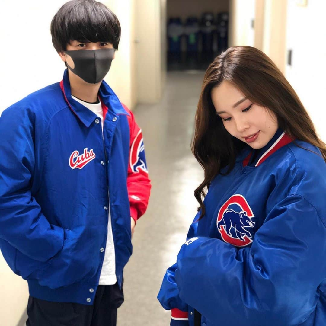 セレクションスタッフさんのインスタグラム写真 - (セレクションスタッフInstagram)「.﻿ MLB Outer🧥🍁﻿ ﻿ このボリューム感がとっても今っぽい🙌﻿ デザインがいいだけじゃなくてちゃんとあったかいのよ♡﻿ ﻿ 90’sスタイルには外せない人気のStarterです！！﻿ ﻿ メンズスタッフが着ている方は、﻿ 選手着用モデルで特に激レア❤️❤️❤️﻿ ﻿ どちらも一点のみの入荷ですので早い者勝ちです🧸﻿ ﻿ ﻿ #mlb #mlb好き #mlb好き集まれ🇺🇸 #カブス #シカゴカブス #ストリートコーデ #セレクション新宿 #セレクション大阪 #バックトゥザフューチャー #メジャーリーグ #草野球 #草野球好きな人と繋がりたい #ダルビッシュ有 #starter #スターター」10月14日 20時27分 - selection_headoffice