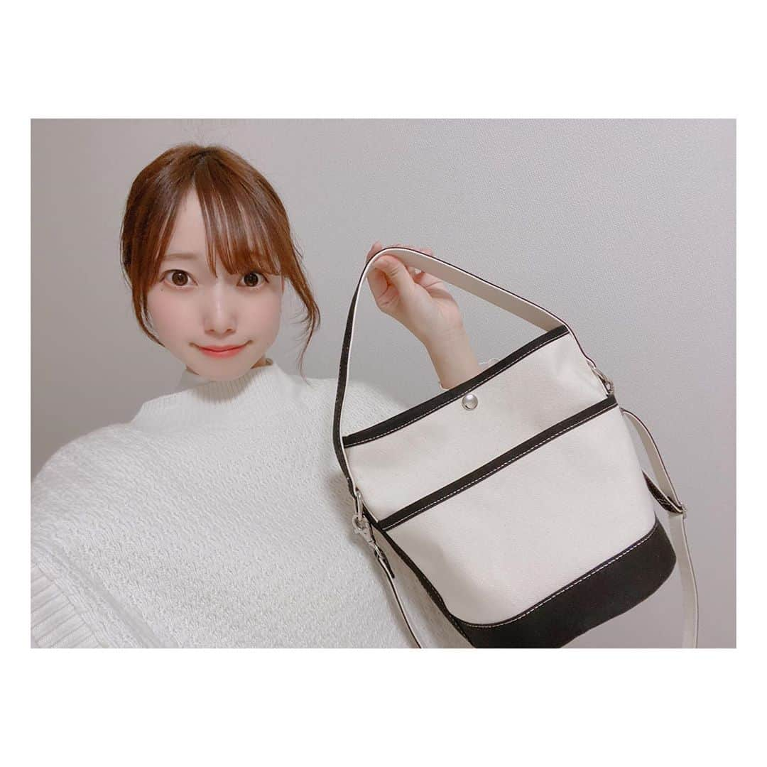 石井奏美さんのインスタグラム写真 - (石井奏美Instagram)「お気に入りのバック👜取材で伺った高嶋三宝さんのものです✨  軽くて、形もコロンとしていて可愛いんです💓  最近は服も小物も大人っぽくてシンプルなのが好きになってきました💡 今日も1日お疲れ様でした💐🧸  #香川#高嶋三宝」10月14日 20時26分 - ishii_kanami