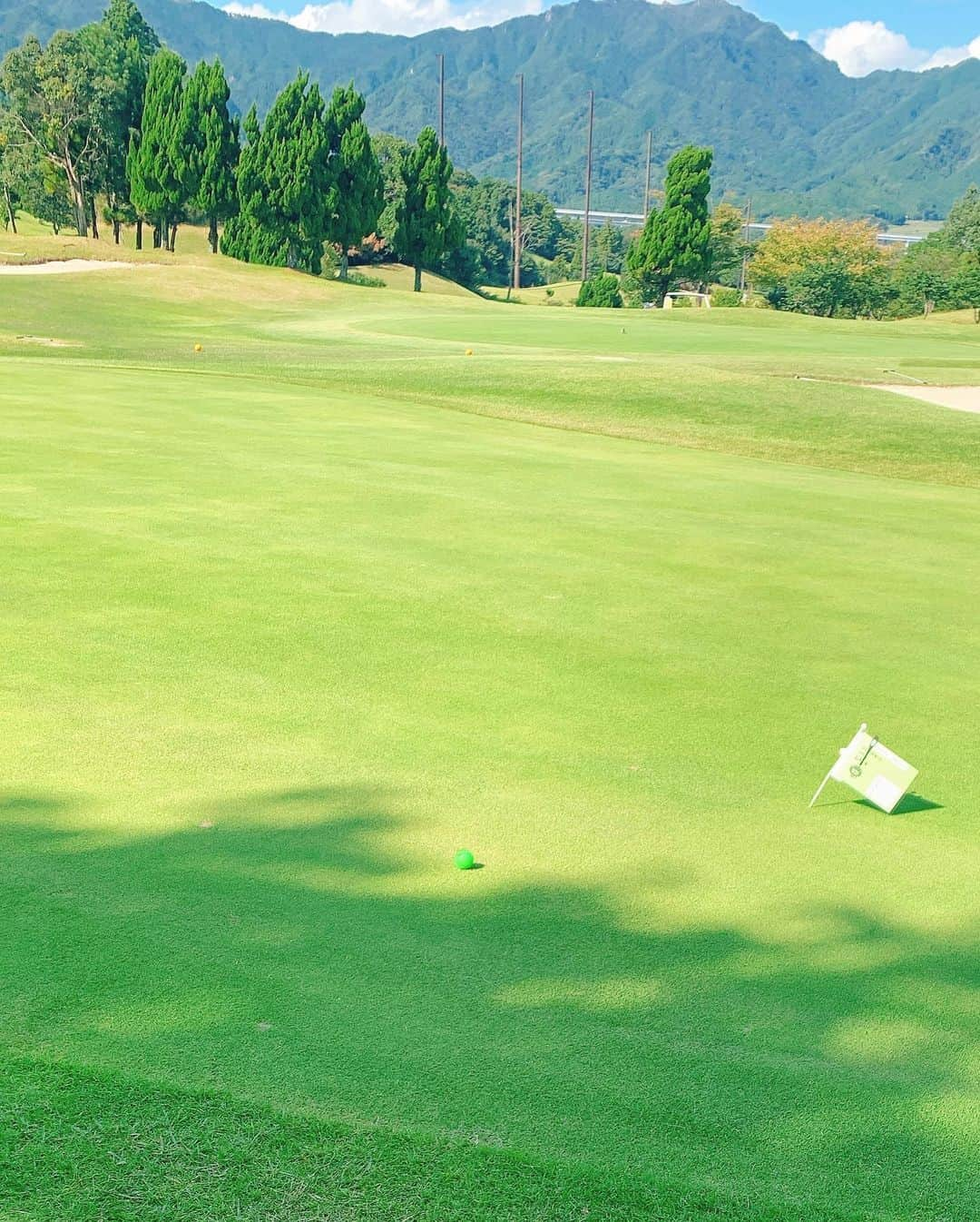 星咲るいさんのインスタグラム写真 - (星咲るいInstagram)「半年ぶりのゴルフ⛳️ スコアは私の中では良かった☺️ あと、動画見たらオーバースイングが少しだけ直ってた！ . #ゴルフ#ゴルフ女子#マークアンドロナ#ゴルフウェア#ゴルフクラブ#ドライバー#ドライバーショット#callaway#bigbertha#筋トレ#筋トレ女子#ホワイトステージ#星咲るい#錦#キャバクラ」10月14日 20時19分 - rui.hoshizaki