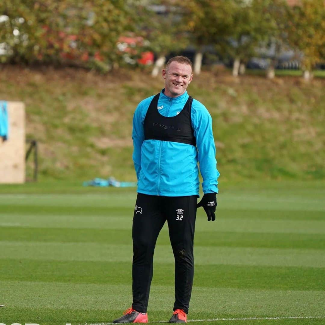 ウェイン・ルーニーさんのインスタグラム写真 - (ウェイン・ルーニーInstagram)「👀🎯」10月14日 20時22分 - waynerooney