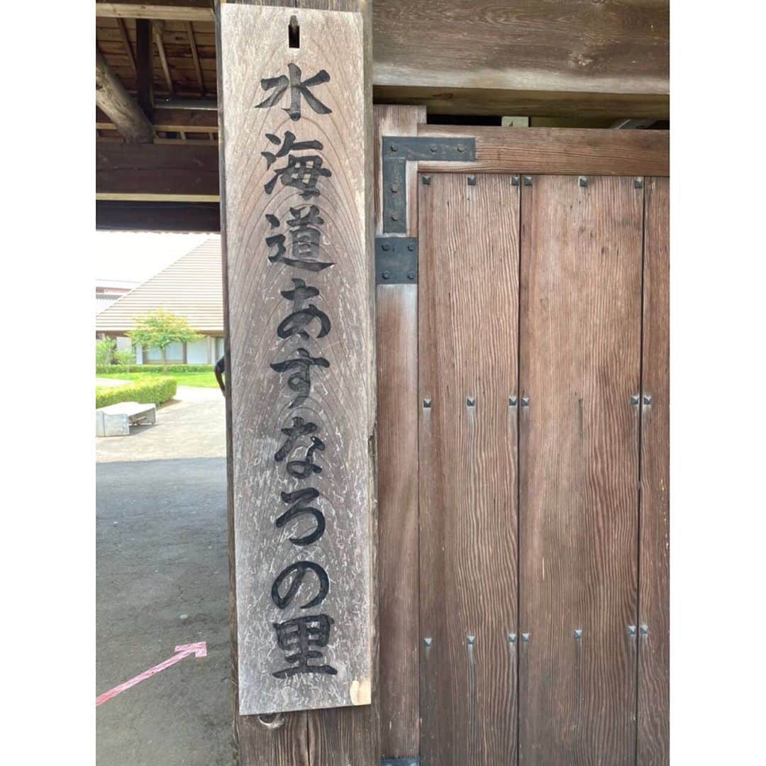 羽田美智子さんのインスタグラム写真 - (羽田美智子Instagram)「私の出版本「羽田さんに聞いてみた、小さな幸せの見つけ方」の撮影で故郷茨城県常総市に帰省した際。 快く撮影協力してくれた水海道天満宮や一言主神社。お休みなのに開けて待っててくださったあすなろの里、、、。 故郷の優しさに心から感謝しています。  そして今日のニュースで、長年魅力度最下位だった茨城県がランキングアップしたそうです😂  最下位でもそうでなくても、愛する故郷茨城です。  これからもよろしくお願いします❤️  #小さな幸せの見つけ方 #茨城県」10月14日 20時22分 - michikohada