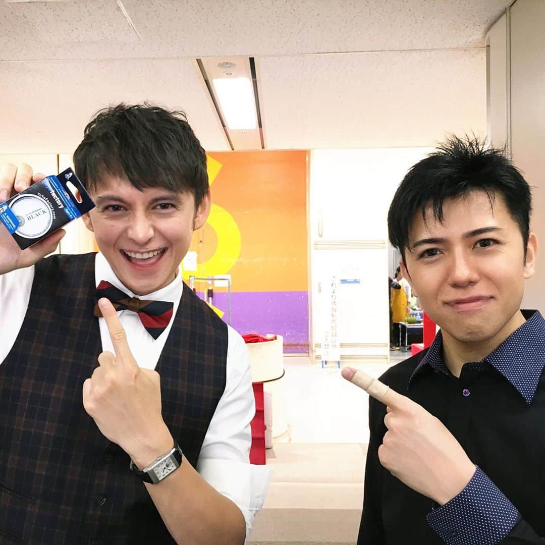 BLACKのインスタグラム：「今朝の「ノンストップ！」ご覧いただきありがとうございました！ヨーヨーパフォーマンス、お楽しみいただけたなら幸いです。﻿ ﻿ 教科書掲載にも触れていただけて嬉しかったです📖﻿ ﻿ 出演後、プレゼンターのハリー杉山さん @harrysugiyama が走って追いかけてきてくださり、「音楽とのシンクロとか、全てが最高でした！」と丁寧に声をかけてくださいました。﻿ ﻿ 性格もイケメンすぎますね・・・！ @nonstop.staff﻿ ____________________﻿ #BLACK #YoYo #artist #performer #performance #show #TV #TVshow #ヨーヨー #パフォーマー #パフォーマンス #ショー #フジテレビ #ノンストップ」