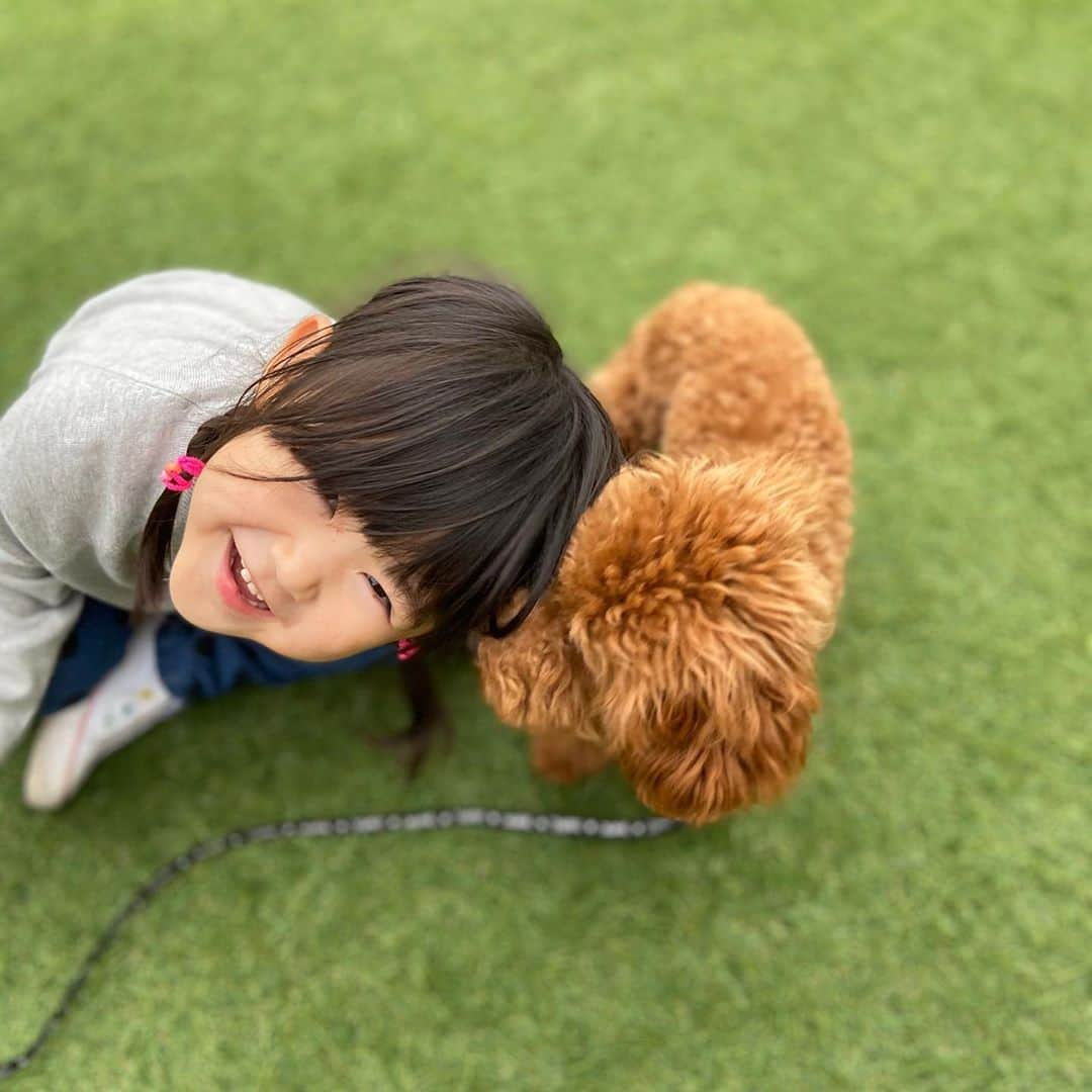 大菅小百合さんのインスタグラム写真 - (大菅小百合Instagram)「台風の影響で延期になった運動会が今日だった娘‼️🏃‍♀️✨残念ながら会場での応援はできなかったけどLive映像で頑張ってる姿を見ることができて感動しちゃった😭 イイ顔して帰ってきました💕 ・ ・ ・ #運動会 #障害物競争に #パプリカ踊って #パラバルーン #お疲れ様 #よく頑張ったね #幼稚園での初ビックイベント #会場へは行けなかったけど #DVD頼んであるから楽しみ」10月14日 20時25分 - sayuriosuga1027